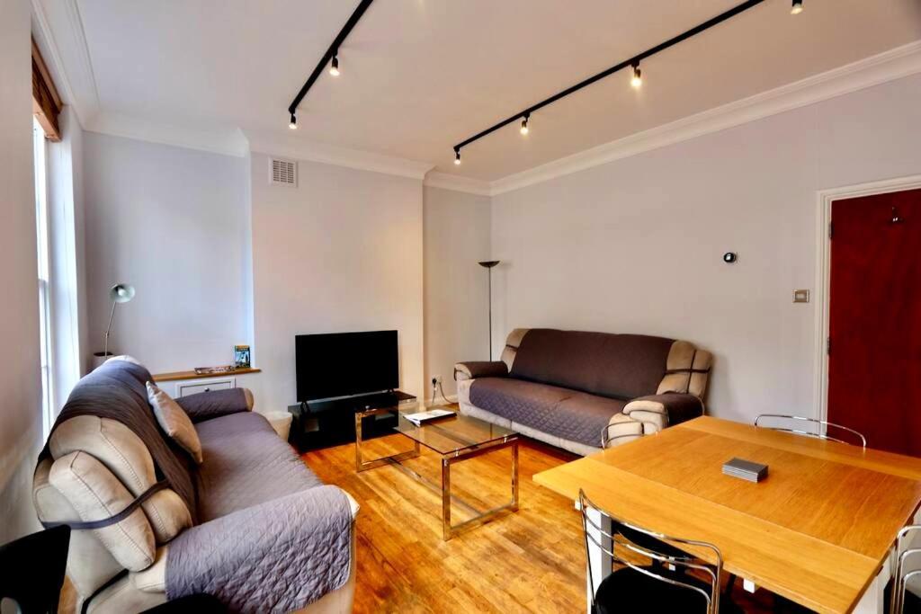 3 Bedroom Prime Angel Location Apartment *