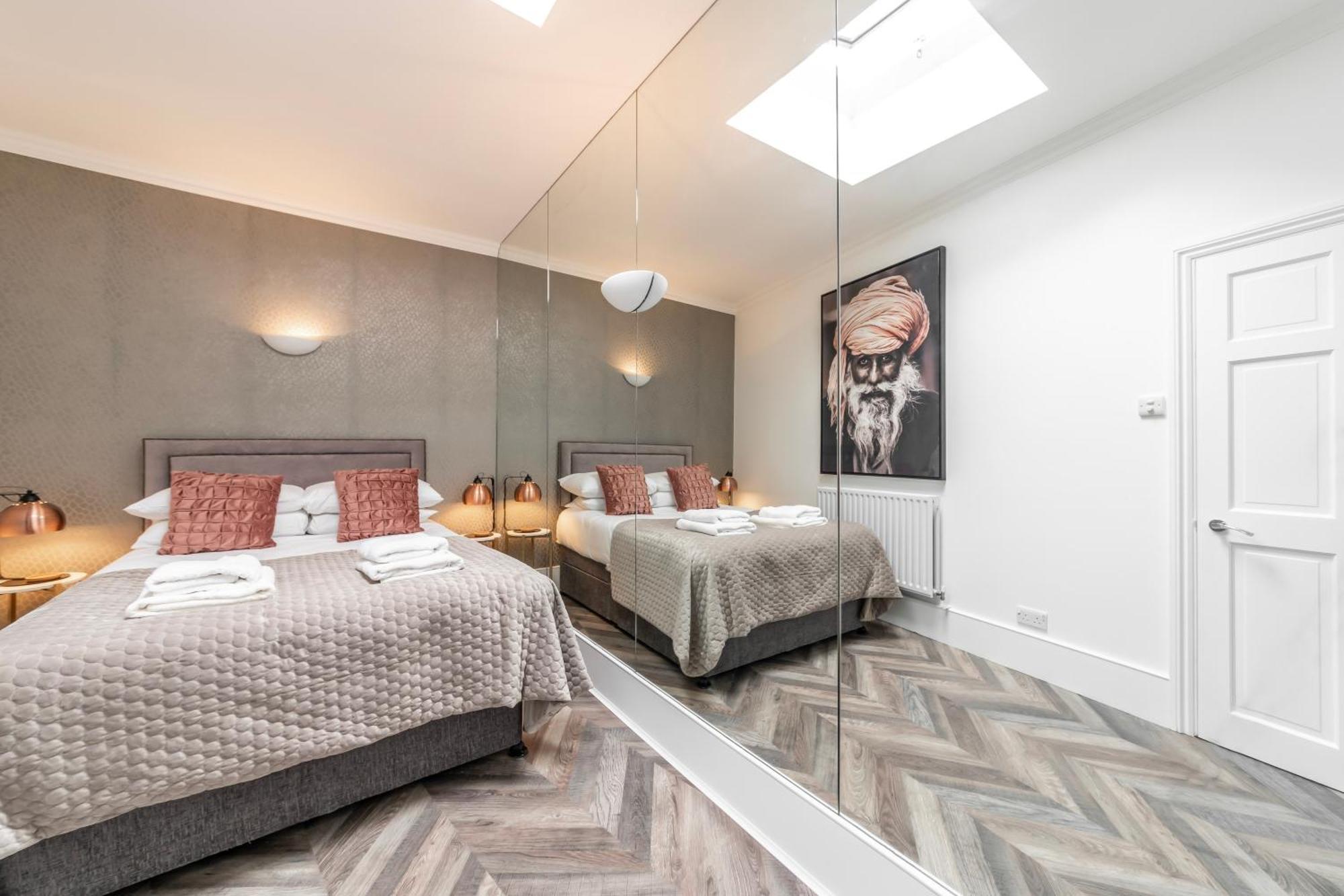 Feriehus The Secret Kensington Garden Mews-2 Bedroom Full House-2 Train Lines- Spacious-kings Road- Harrods -chelsea Stadium-private Small Patio
