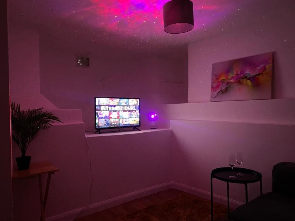 Entire 2 Bed Flat 10 Mins To Central Leilighet *