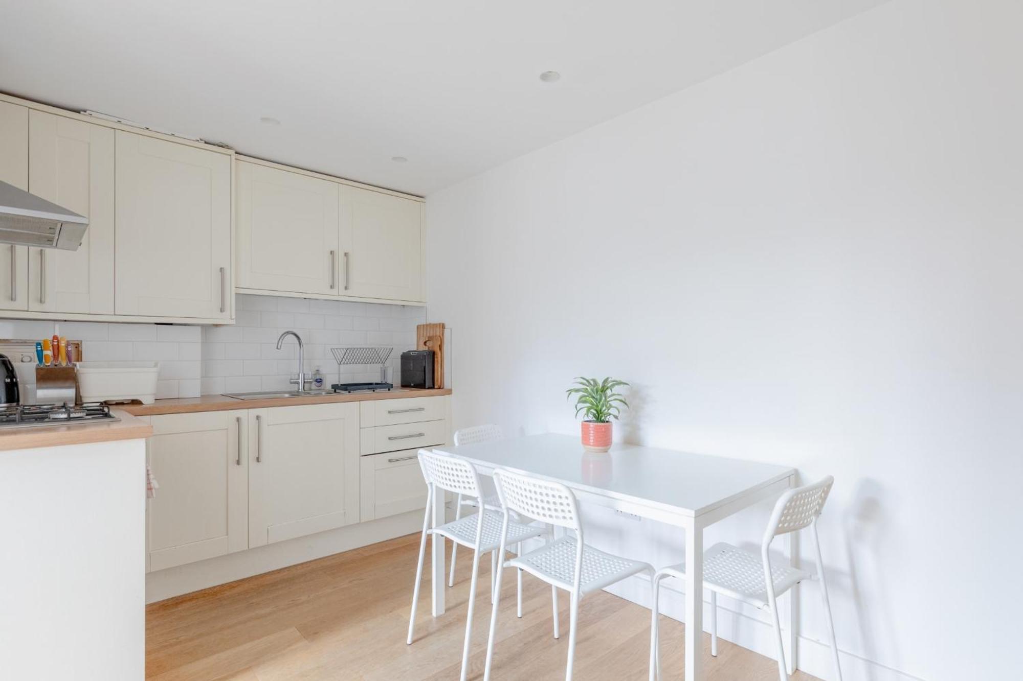 Homely 2bd Flat Wprivate Patio Near Maida Vale! Apartment