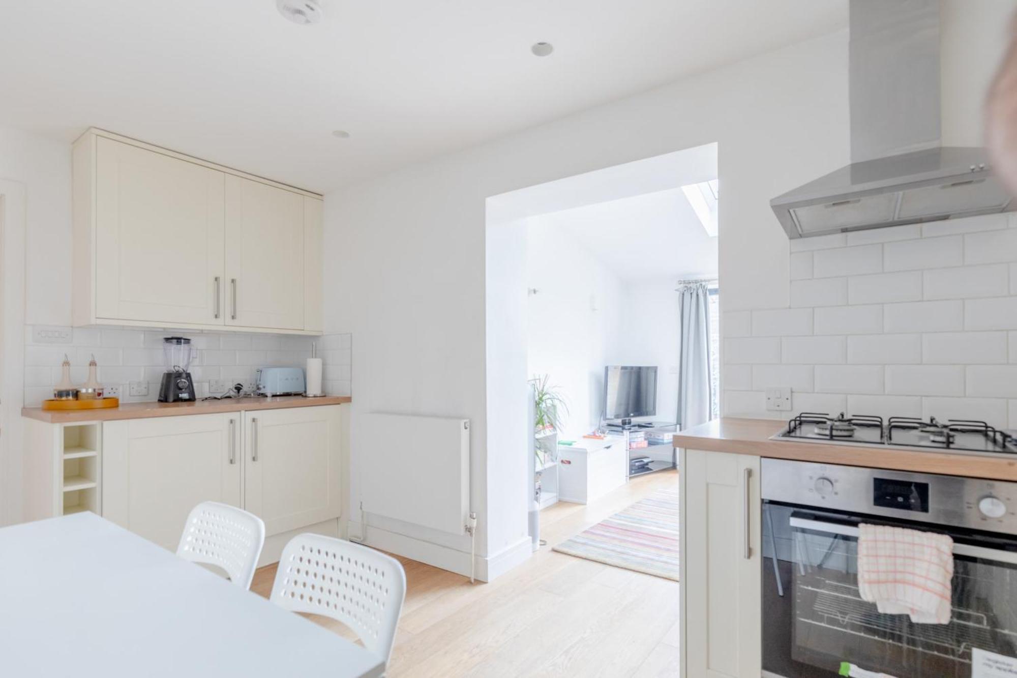Homely 2bd Flat Wprivate Patio Near Maida Vale! *