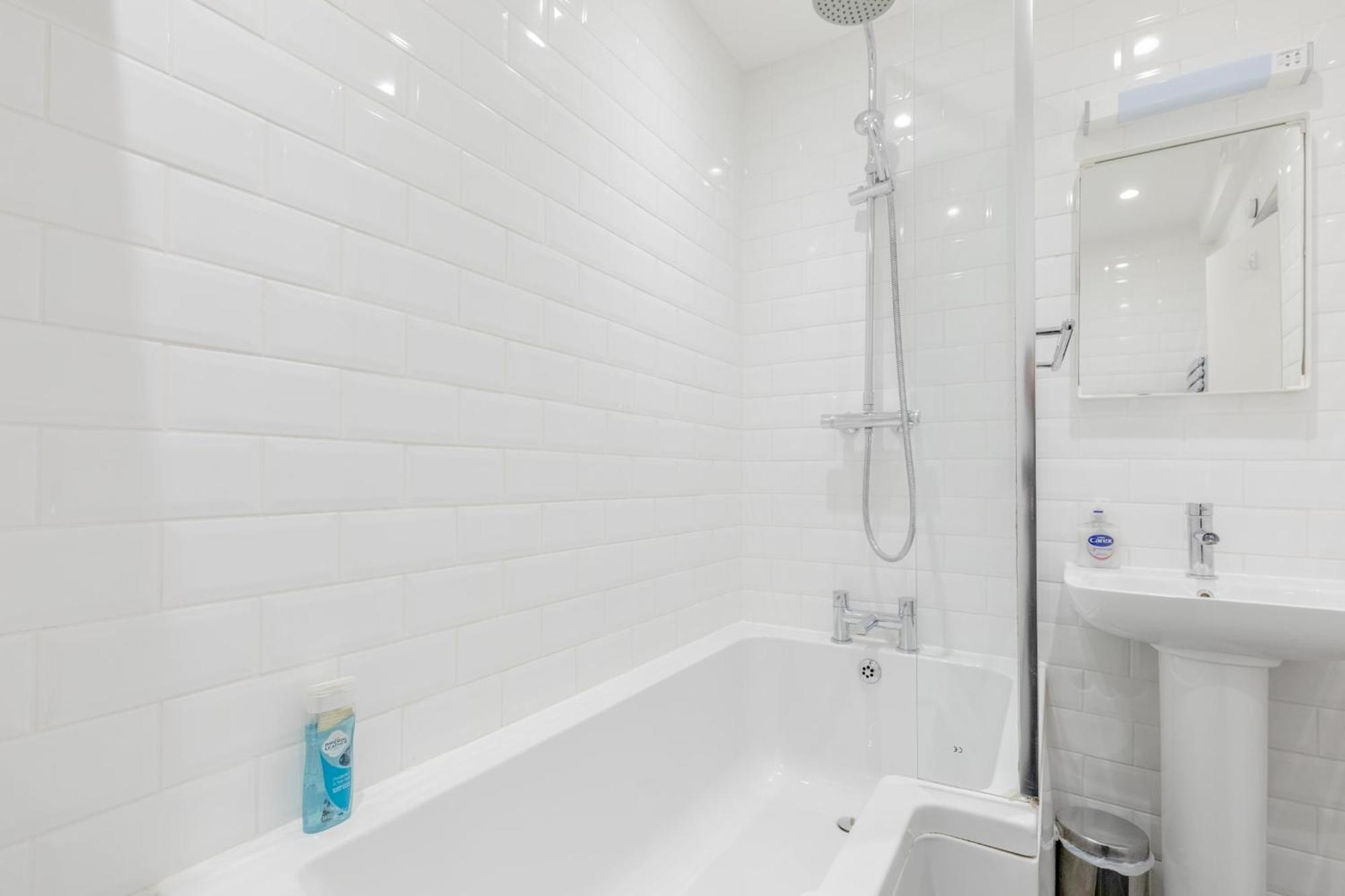 Homely 2bd Flat Wprivate Patio Near Maida Vale! London