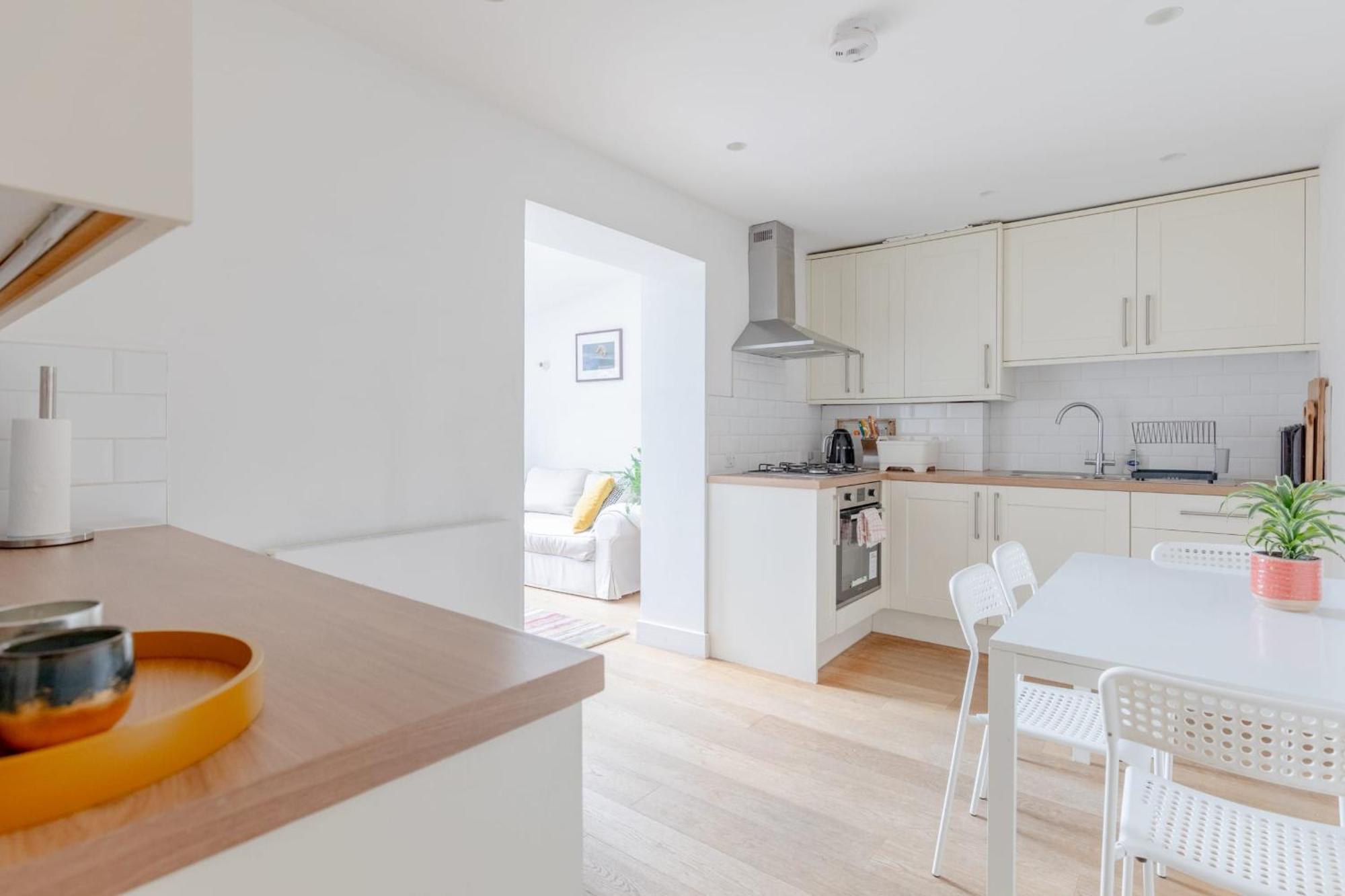 Homely 2bd Flat Wprivate Patio Near Maida Vale! Apartment
