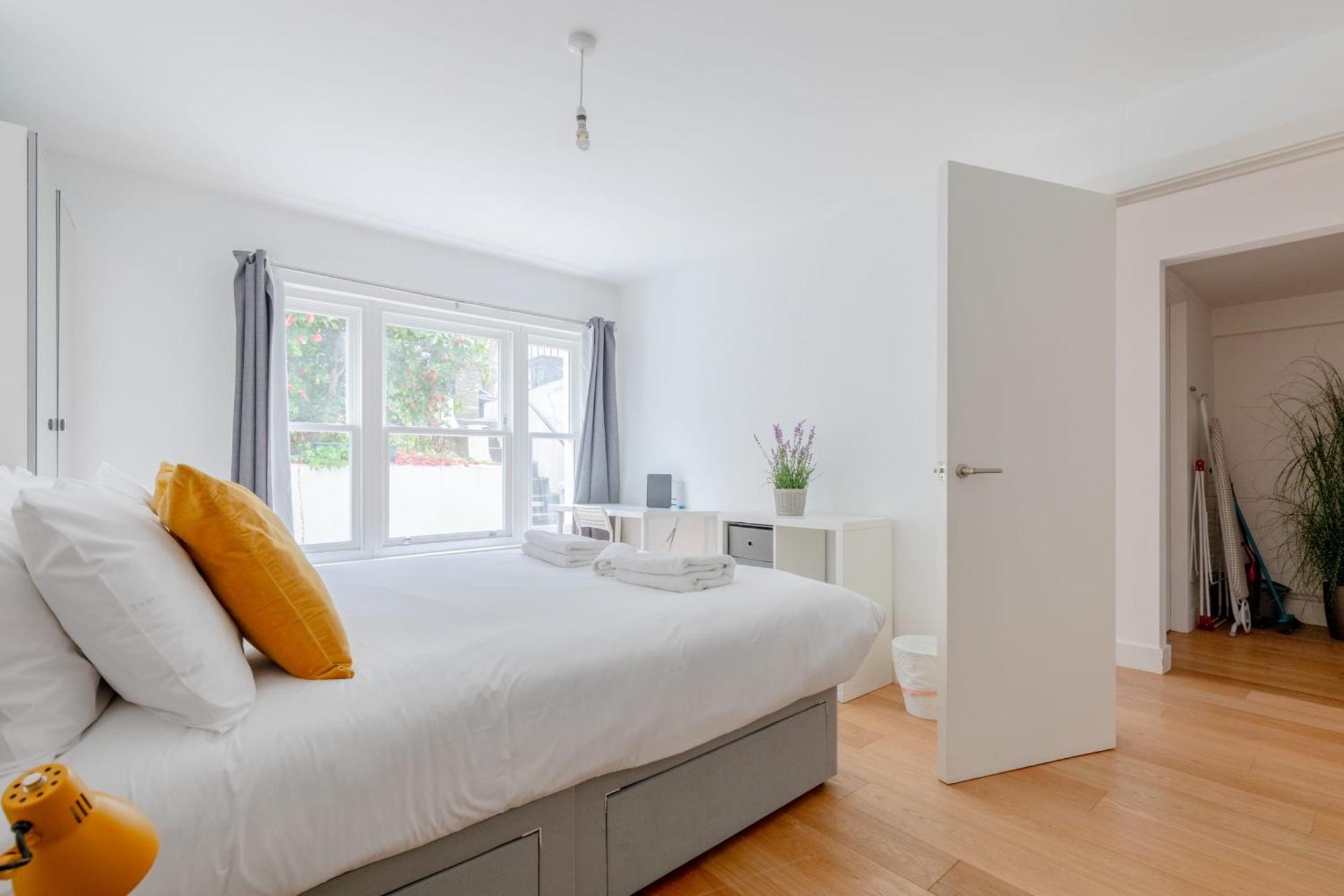 Homely 2bd Flat Wprivate Patio Near Maida Vale! London