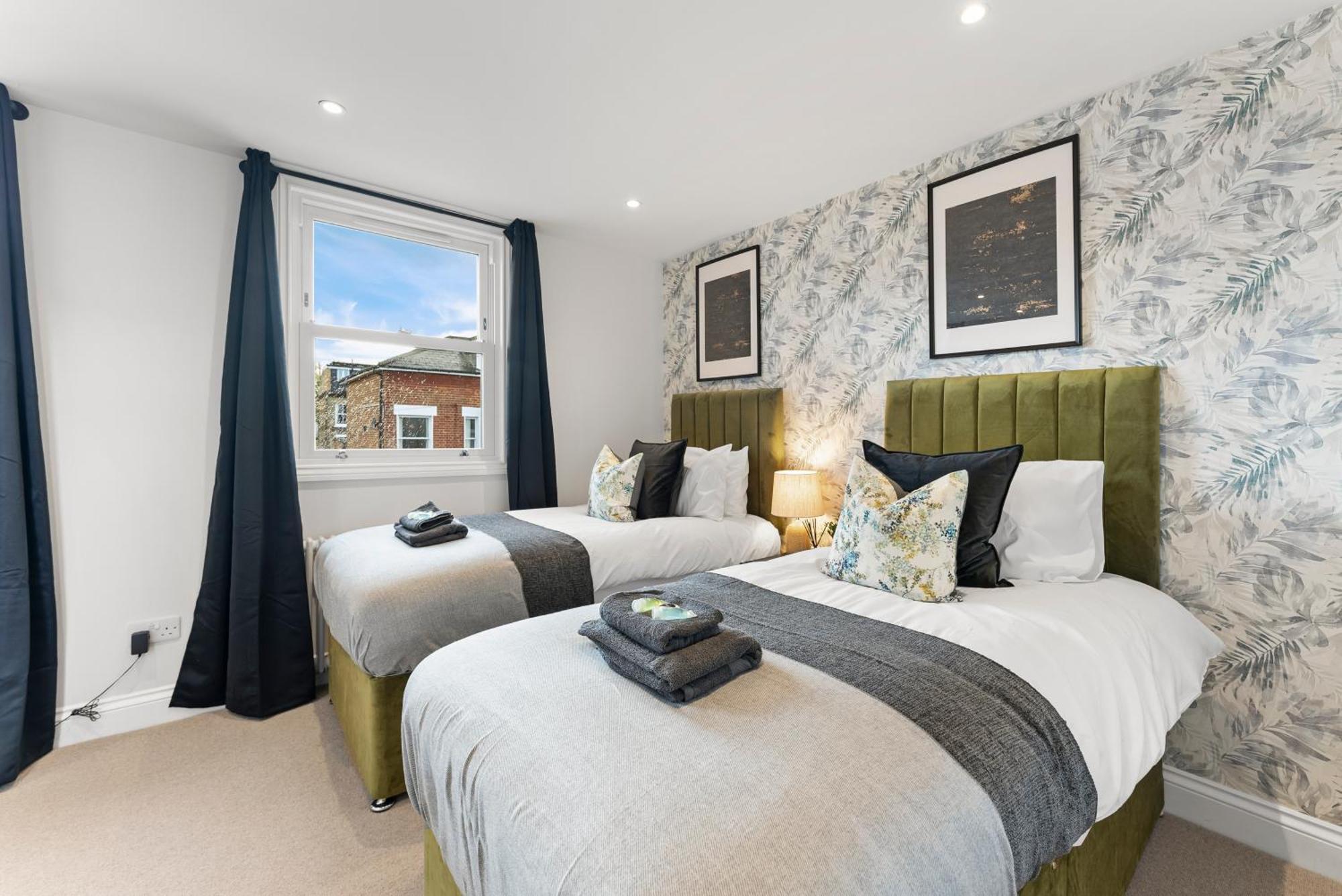 Apartment Peaceful Retreat With Balcony - Sleeps 9