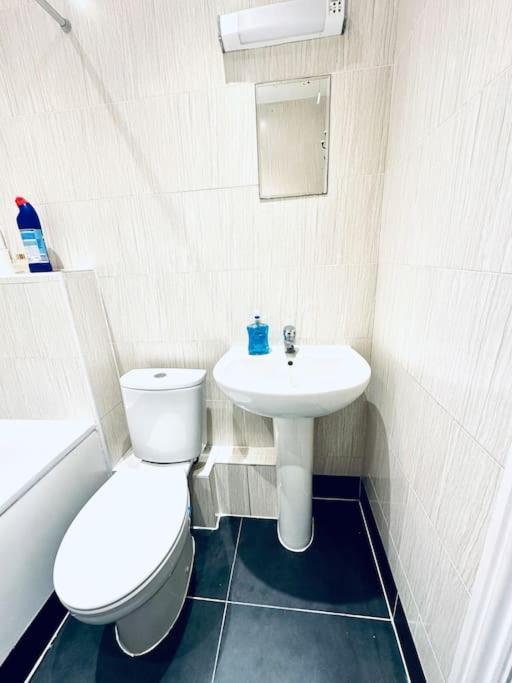 Modern 2 Bedroom Flat In Balham *