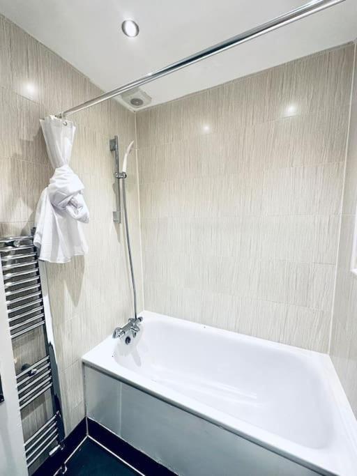 Modern 2 Bedroom Flat In Balham * Londres
