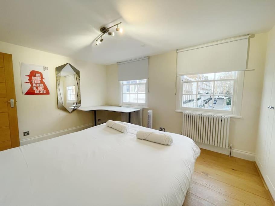4 Bedroom Townhouse Seconds Away From Harrods Apartment