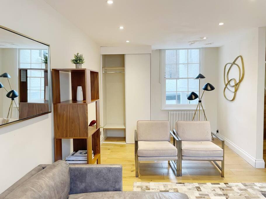 Apartment 4 Bedroom Townhouse Seconds Away From Harrods London
