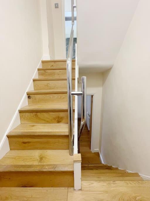4 Bedroom Townhouse Seconds Away From Harrods *