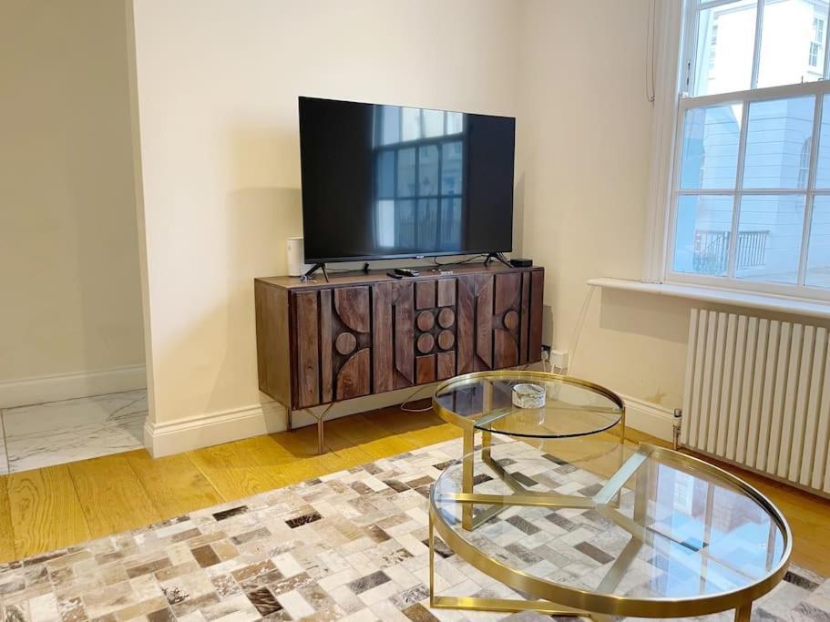 4 Bedroom Townhouse Seconds Away From Harrods London