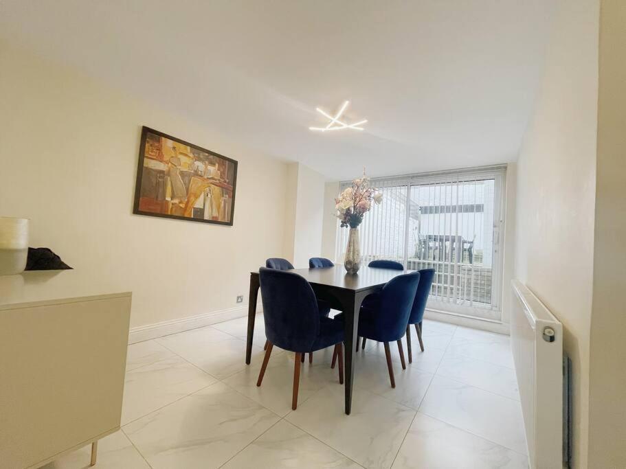 4 Bedroom Townhouse Seconds Away From Harrods