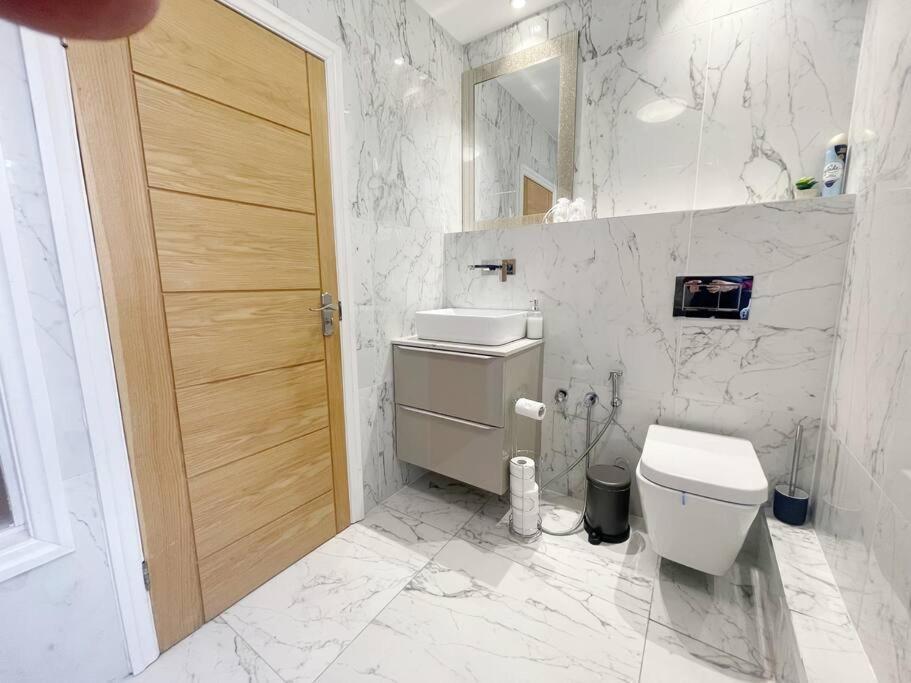 Apartment 4 Bedroom Townhouse Seconds Away From Harrods