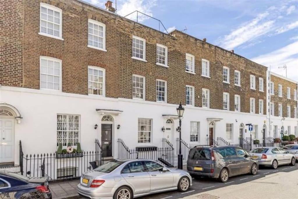 4 Bedroom Townhouse Seconds Away From Harrods Apartment *
