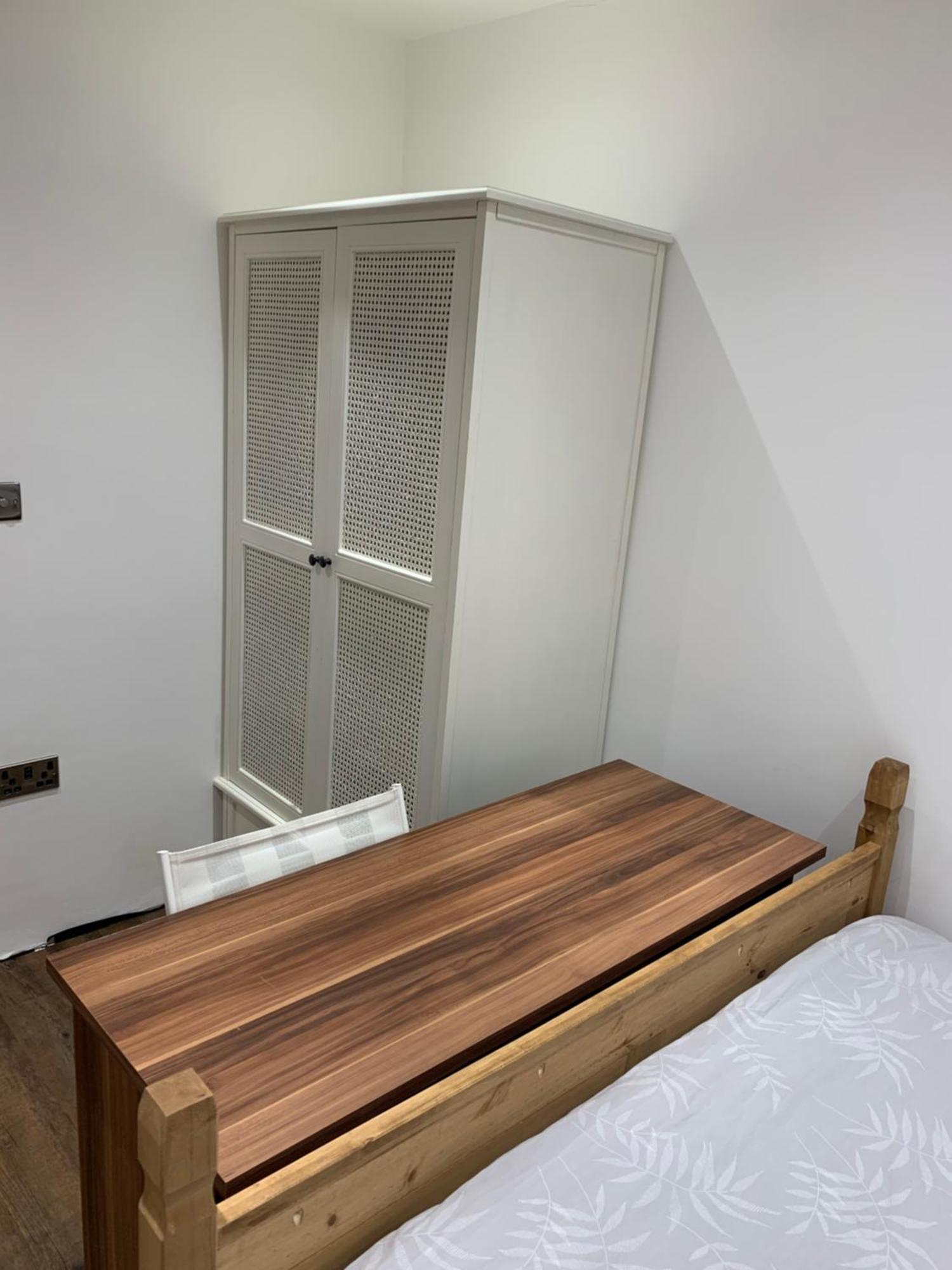 Private Renovated With Standard Size Brown Desk In Se9 6pg * London