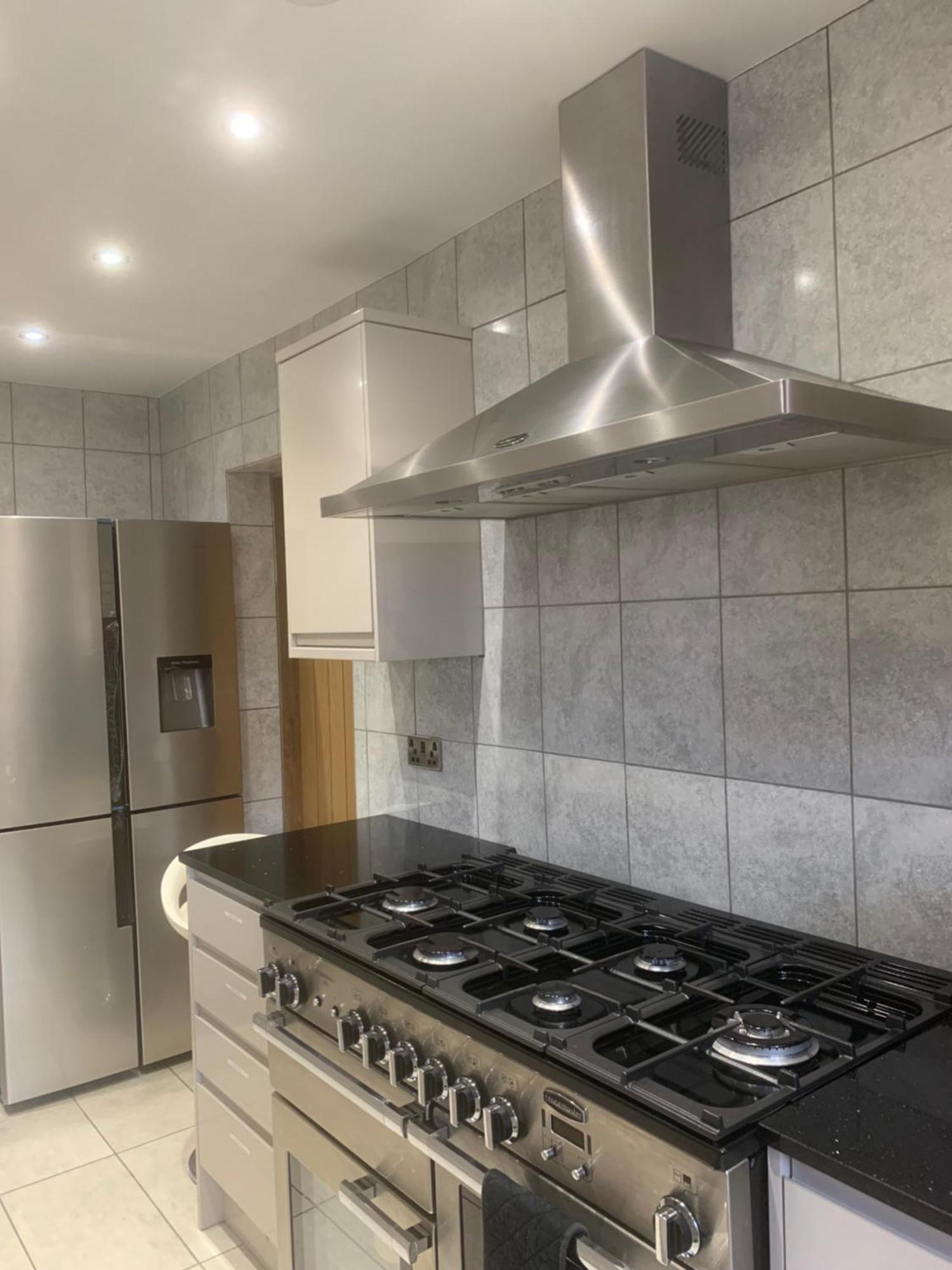 Private Renovated With Standard Size Brown Desk In Se9 6pg Homestay London