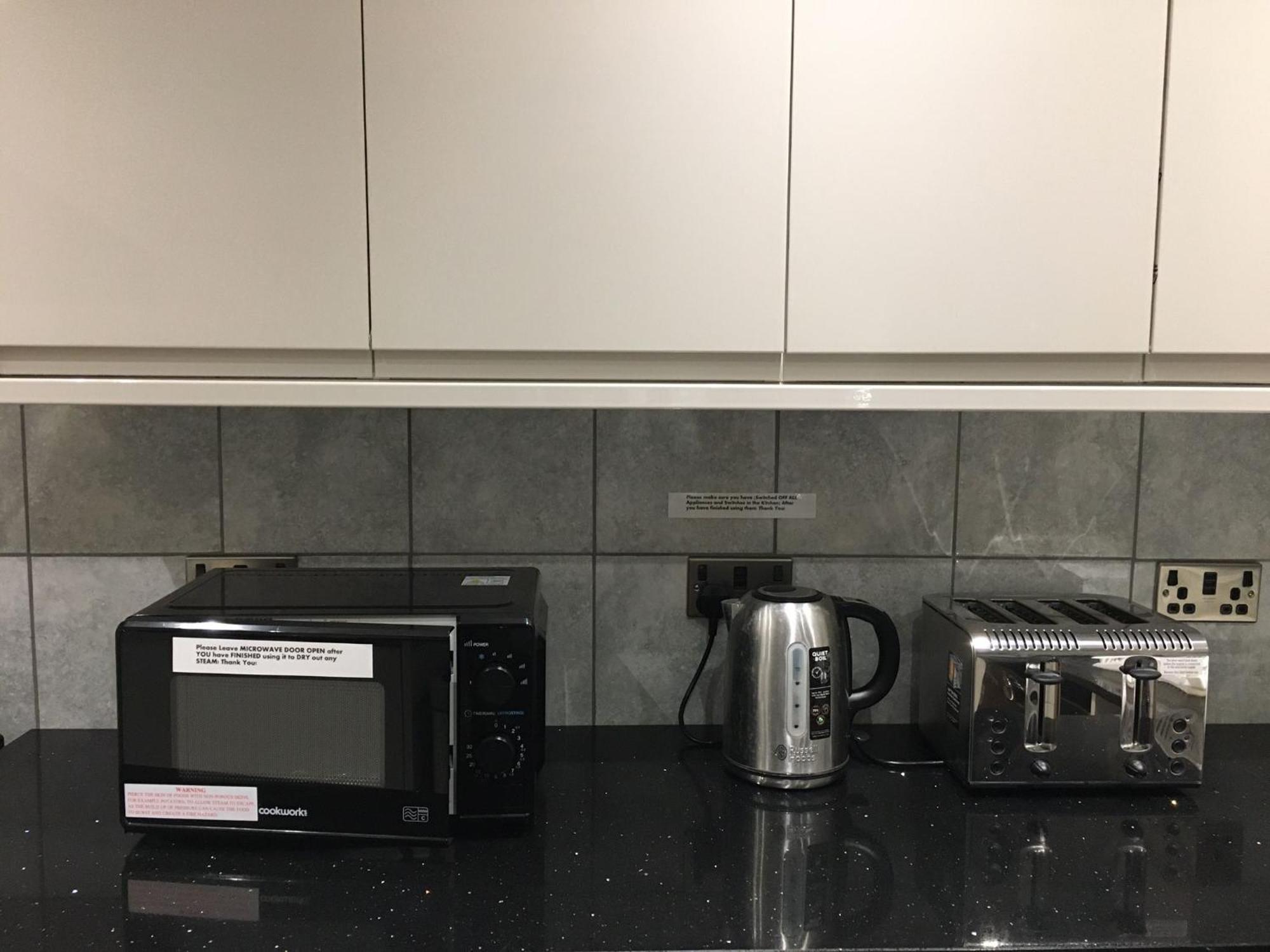 Private Renovated With Standard Size Brown Desk In Se9 6pg * London