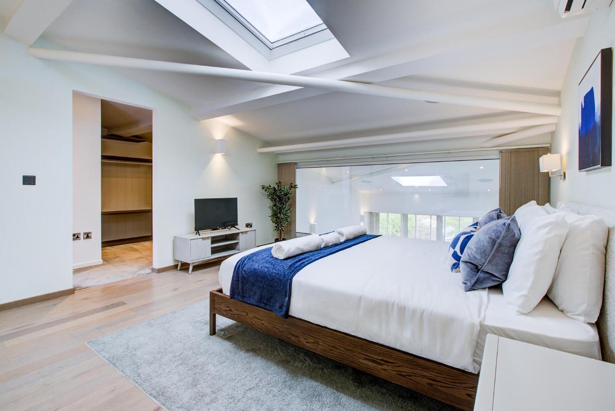 The Loft House By Artsy Apartment *