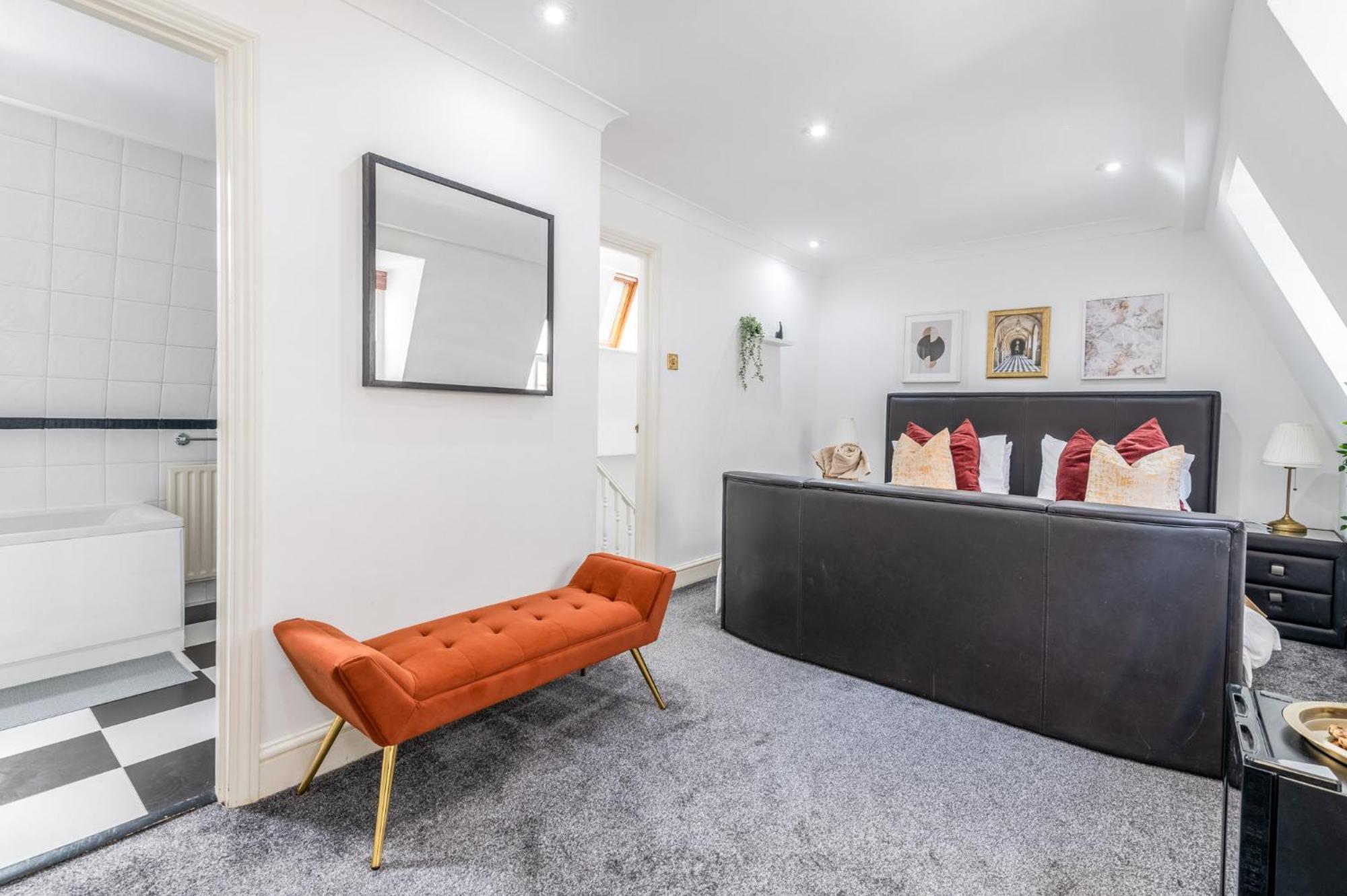 Charming 3-bedroom Townhouse Balcony Londen