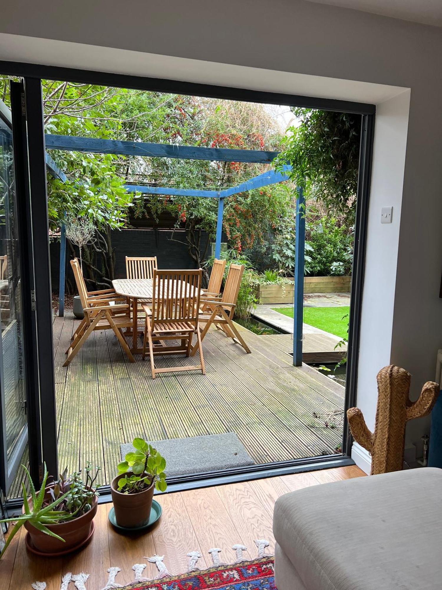 Urban Oasis Chic 1br Flat With Spacious Garden Apartment