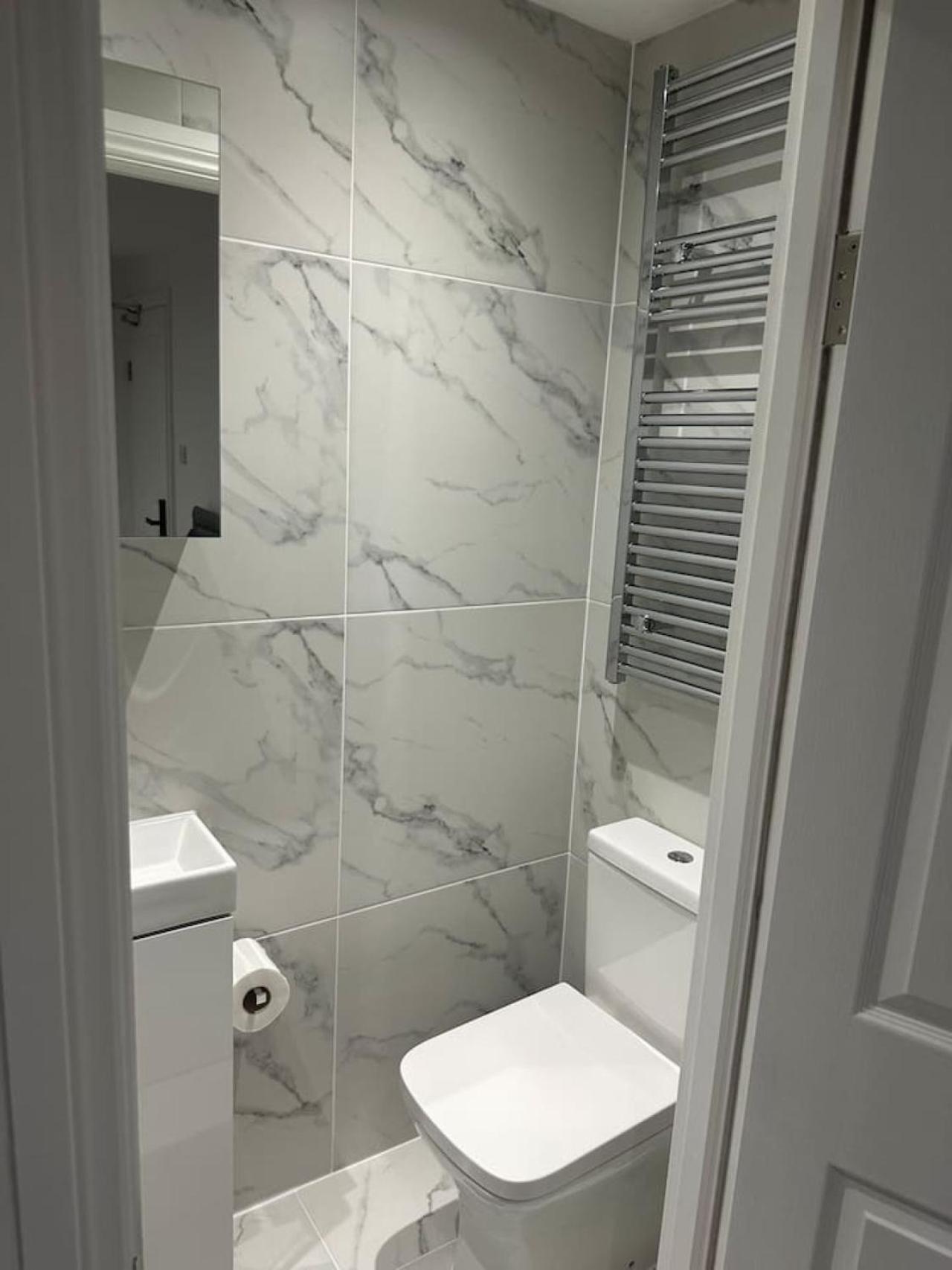 Pensión London- Zone 2 En-suite