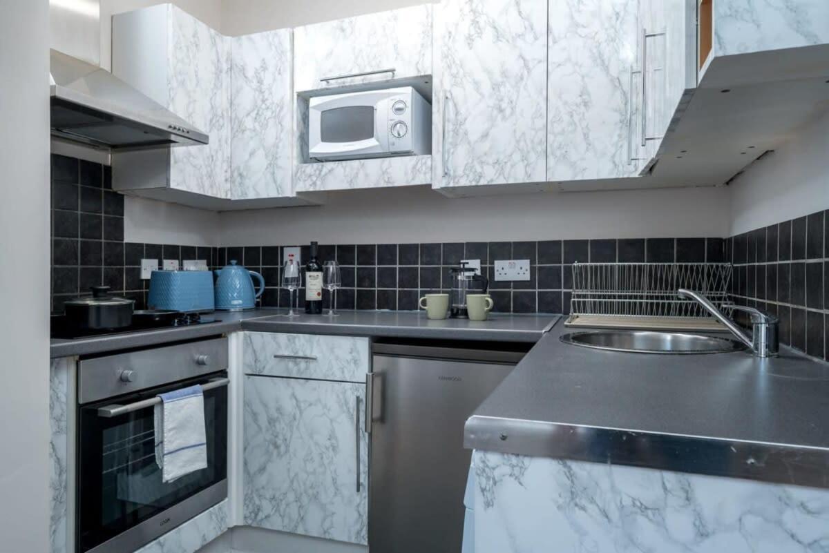 Of - Lovely Two Bedroom * Londen