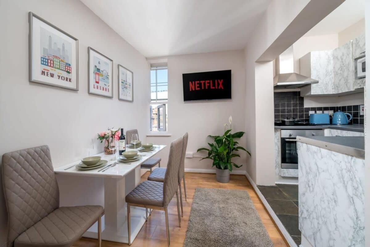 Of - Lovely Two Bedroom Appartement Londen