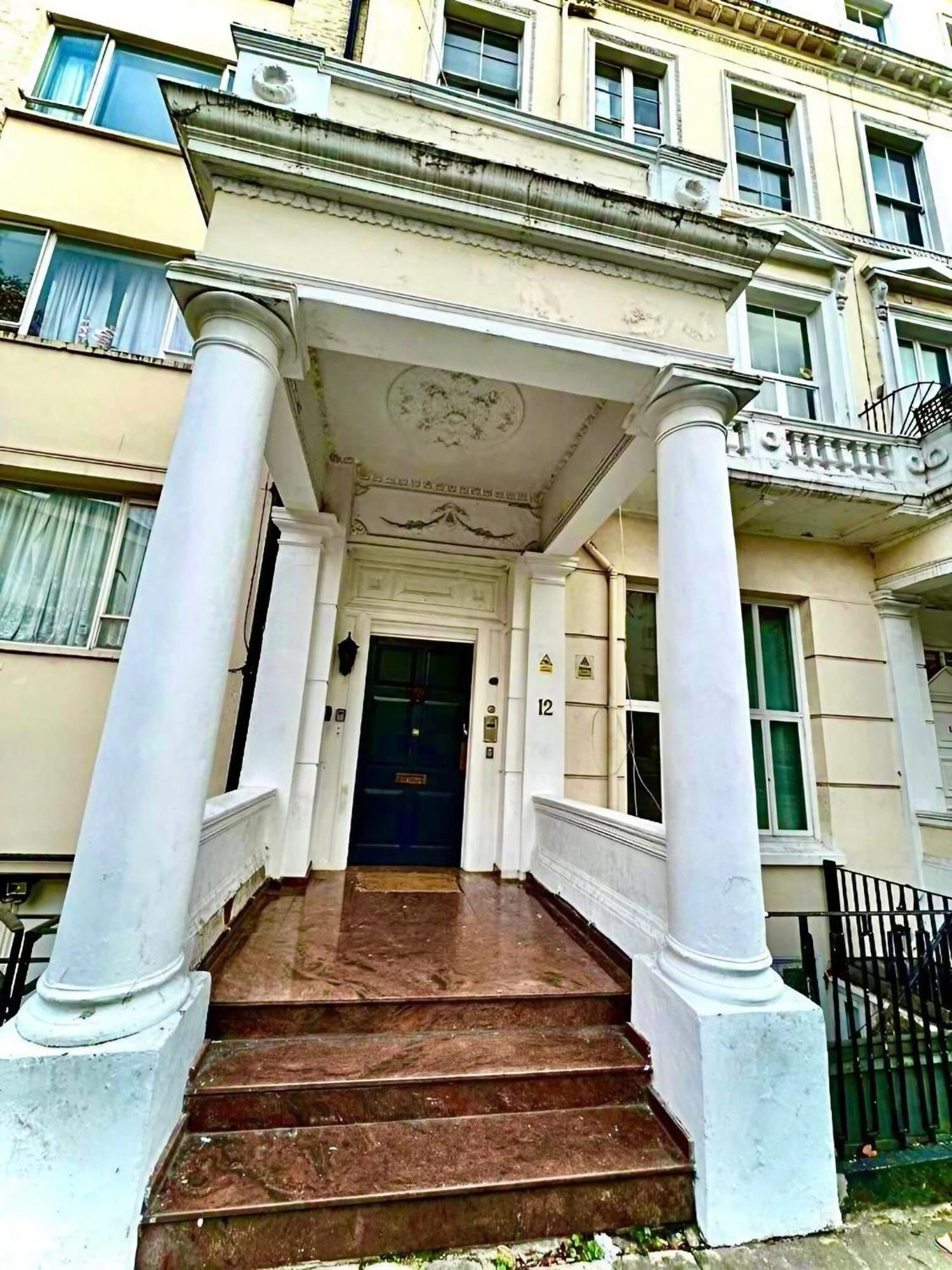 Modern Close To Hyde Park London