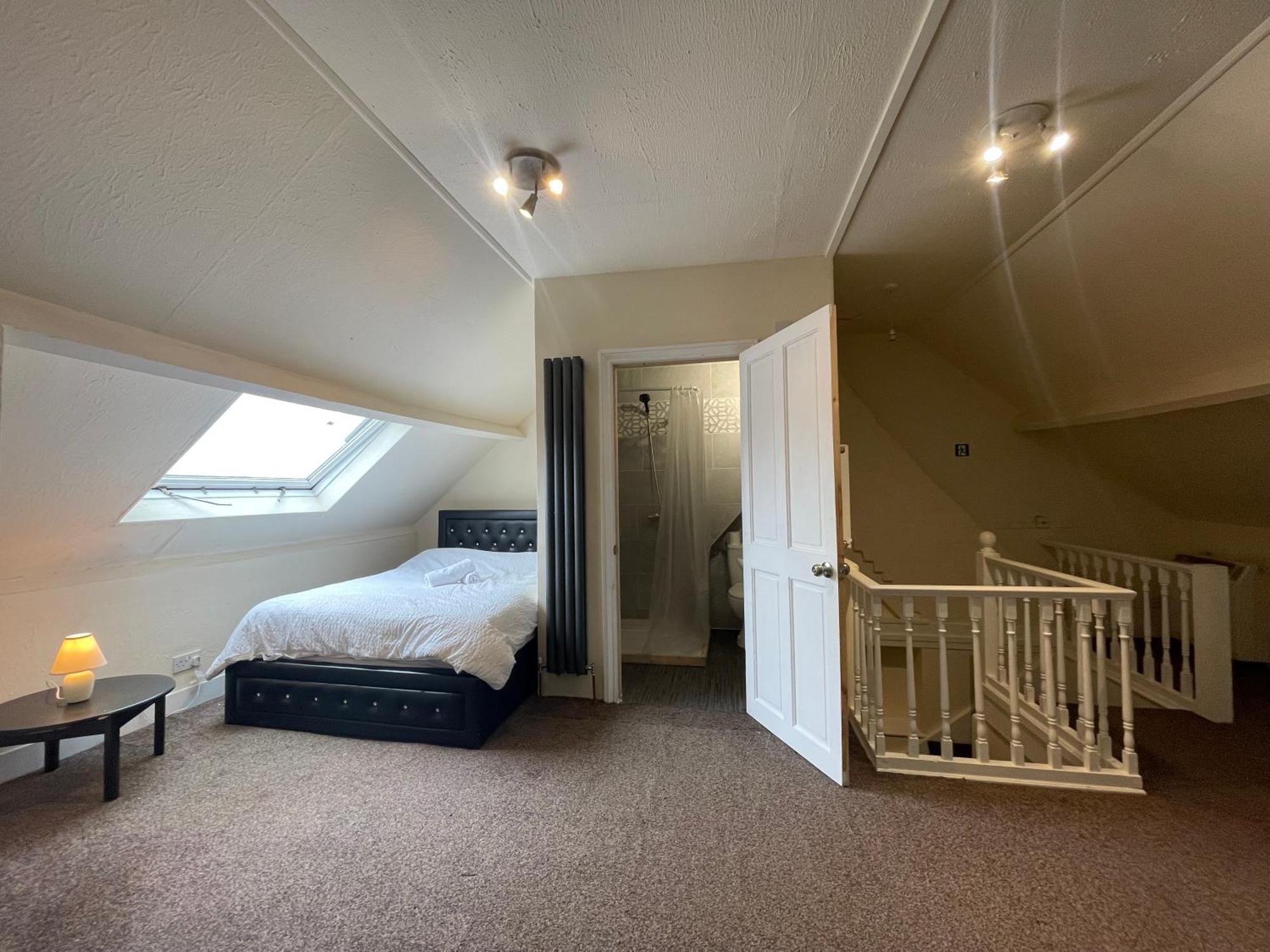 Accommodatie bij particulieren With Private Bathroom And Shared Kitchen Londen