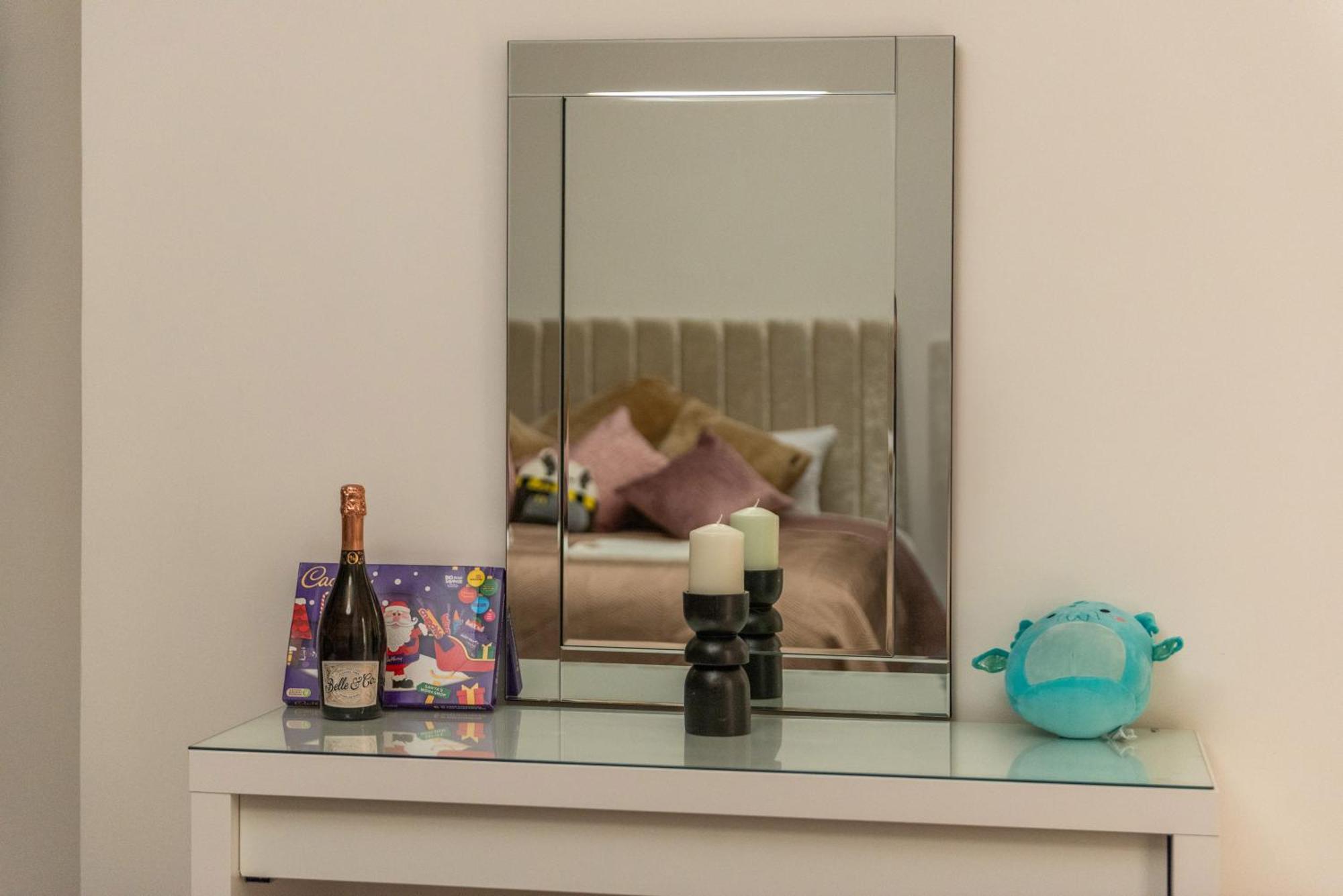 Stylish Spacious Retreat Luxury 2 Bed Haven 2hs Apartment London