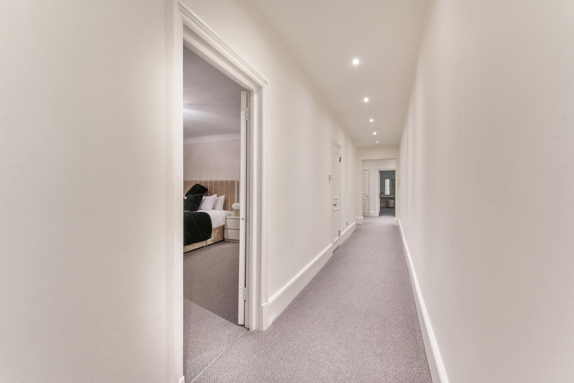 Apartment Stylish Spacious Retreat Luxury 2 Bed Haven 2hs *