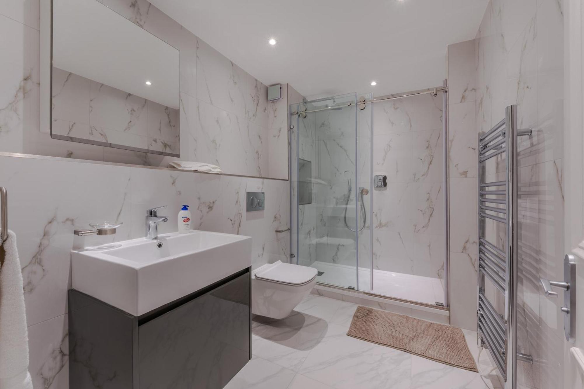 Apartment Stylish Spacious Retreat Luxury 2 Bed Haven 2hs *