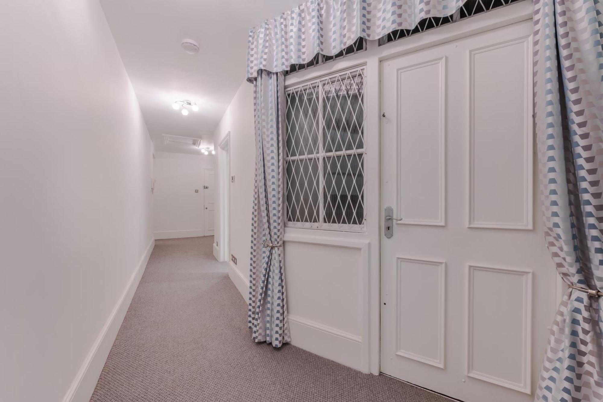 Stylish Spacious Retreat Luxury 2 Bed Haven 2hs Apartment London