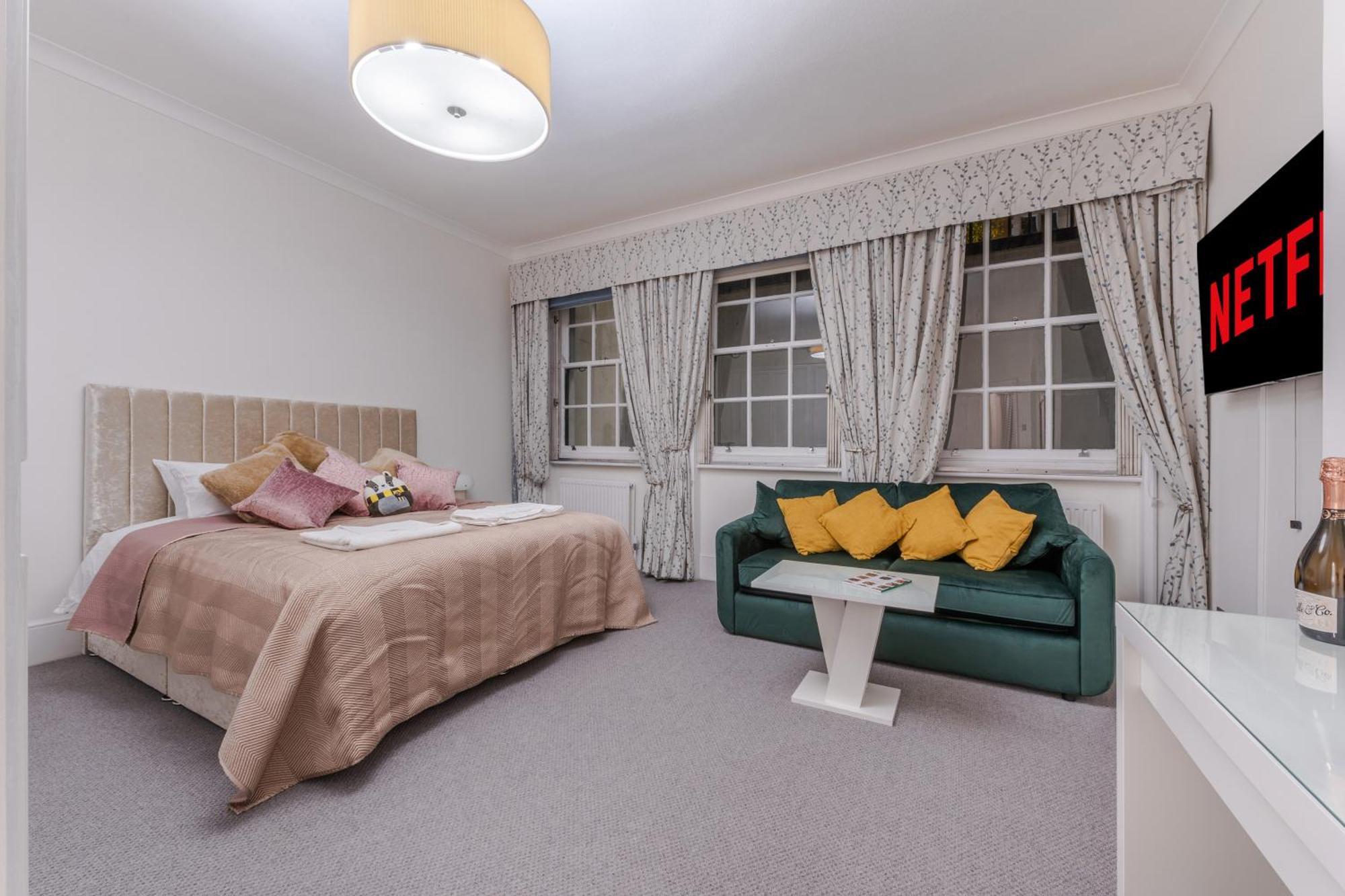 Stylish Spacious Retreat Luxury 2 Bed Haven 2hs Apartment *