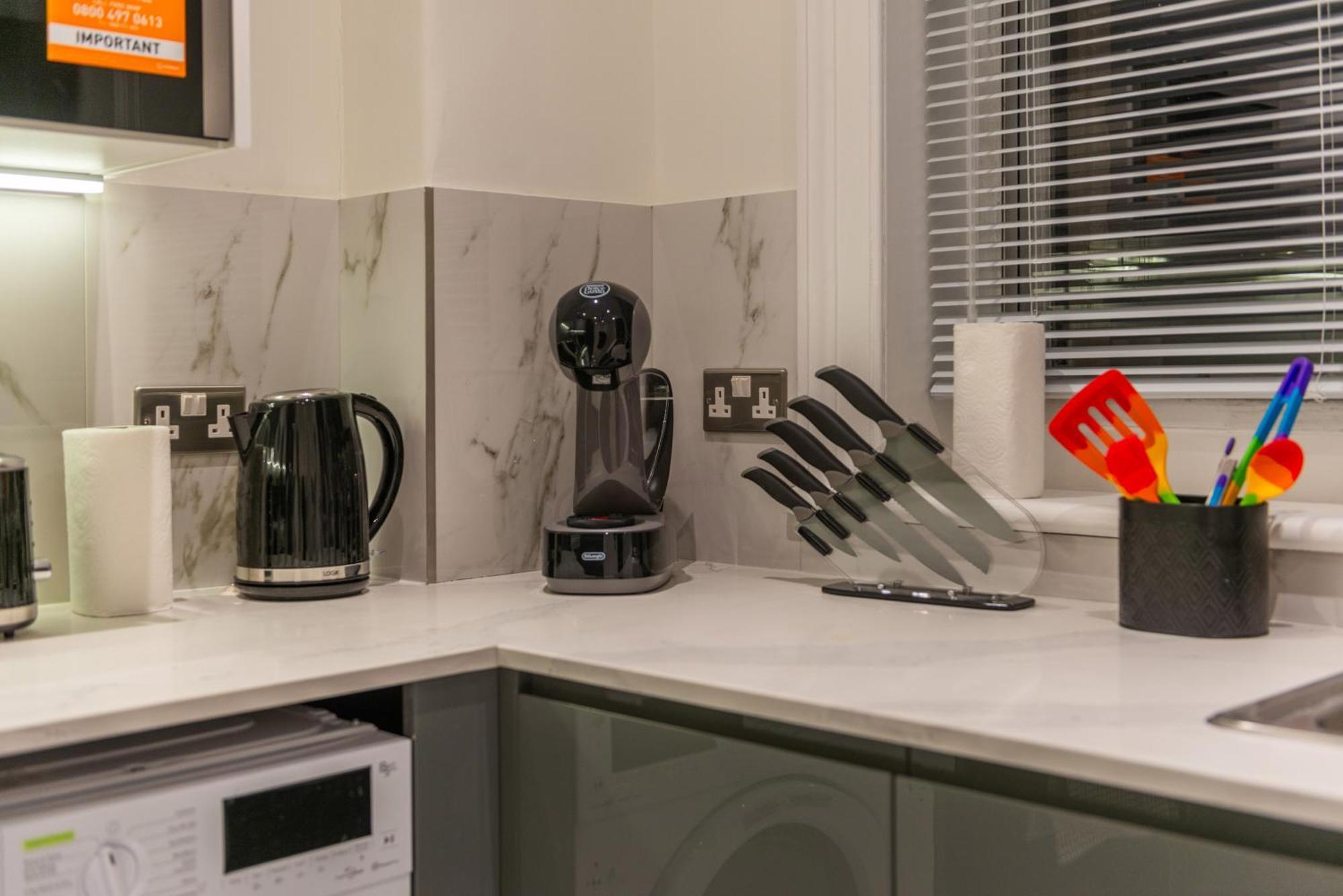Stylish Spacious Retreat Luxury 2 Bed Haven 2hs * London