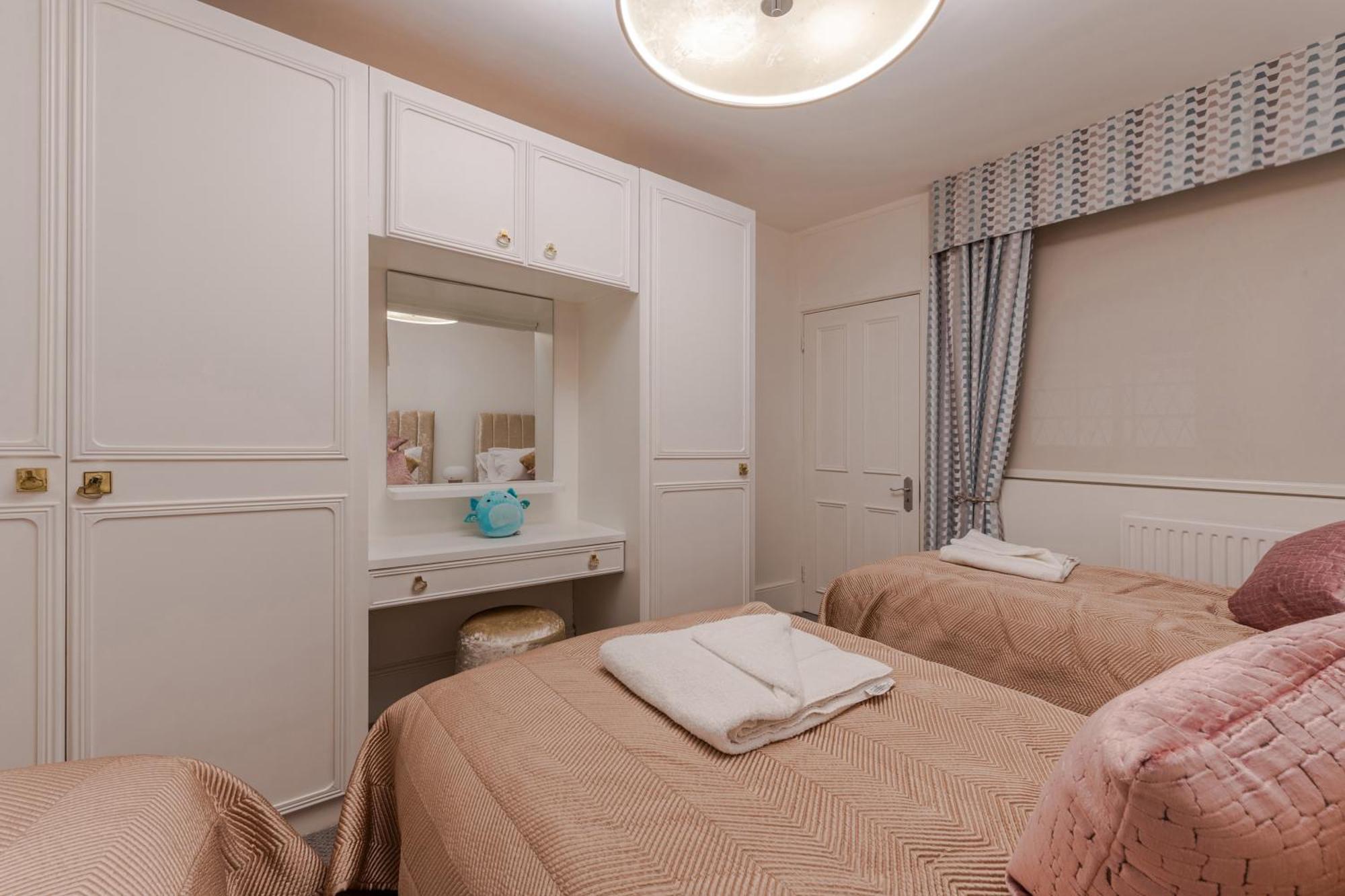 Stylish Spacious Retreat Luxury 2 Bed Haven 2hs Appartement Londen