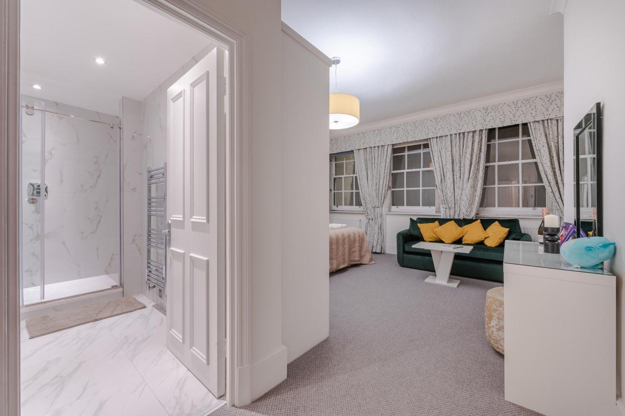 Stylish Spacious Retreat Luxury 2 Bed Haven 2hs Apartment London