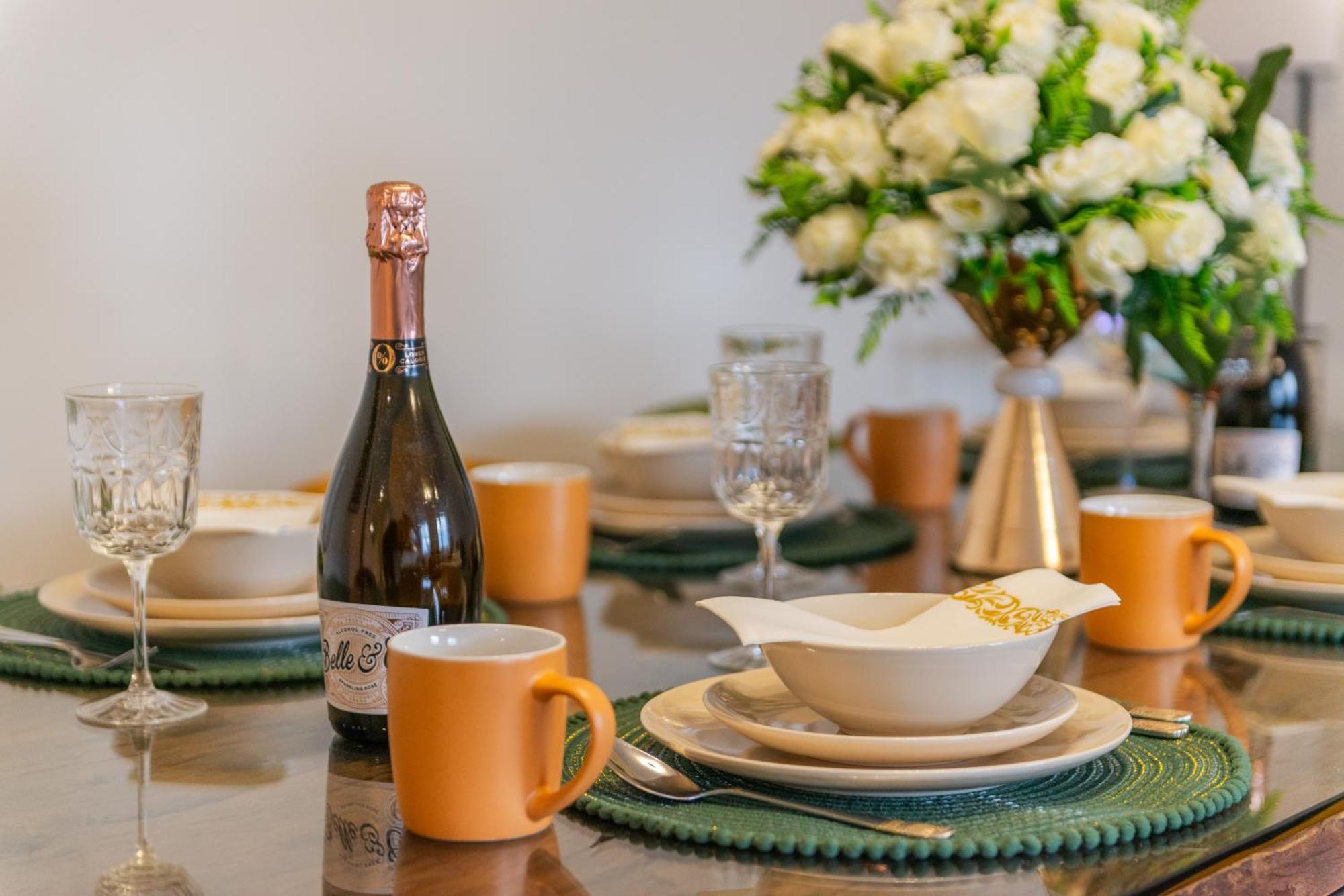 Chic 3 Bedroom 2 Bathroom Luxury Living 7hs Londen