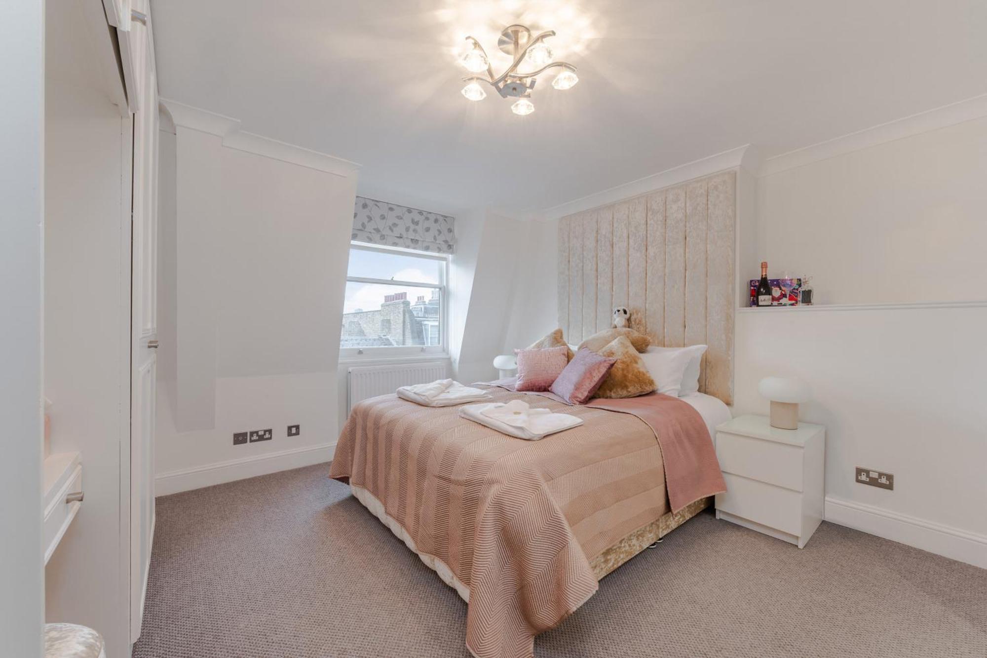 Chic 3 Bedroom 2 Bathroom Luxury Living 7hs