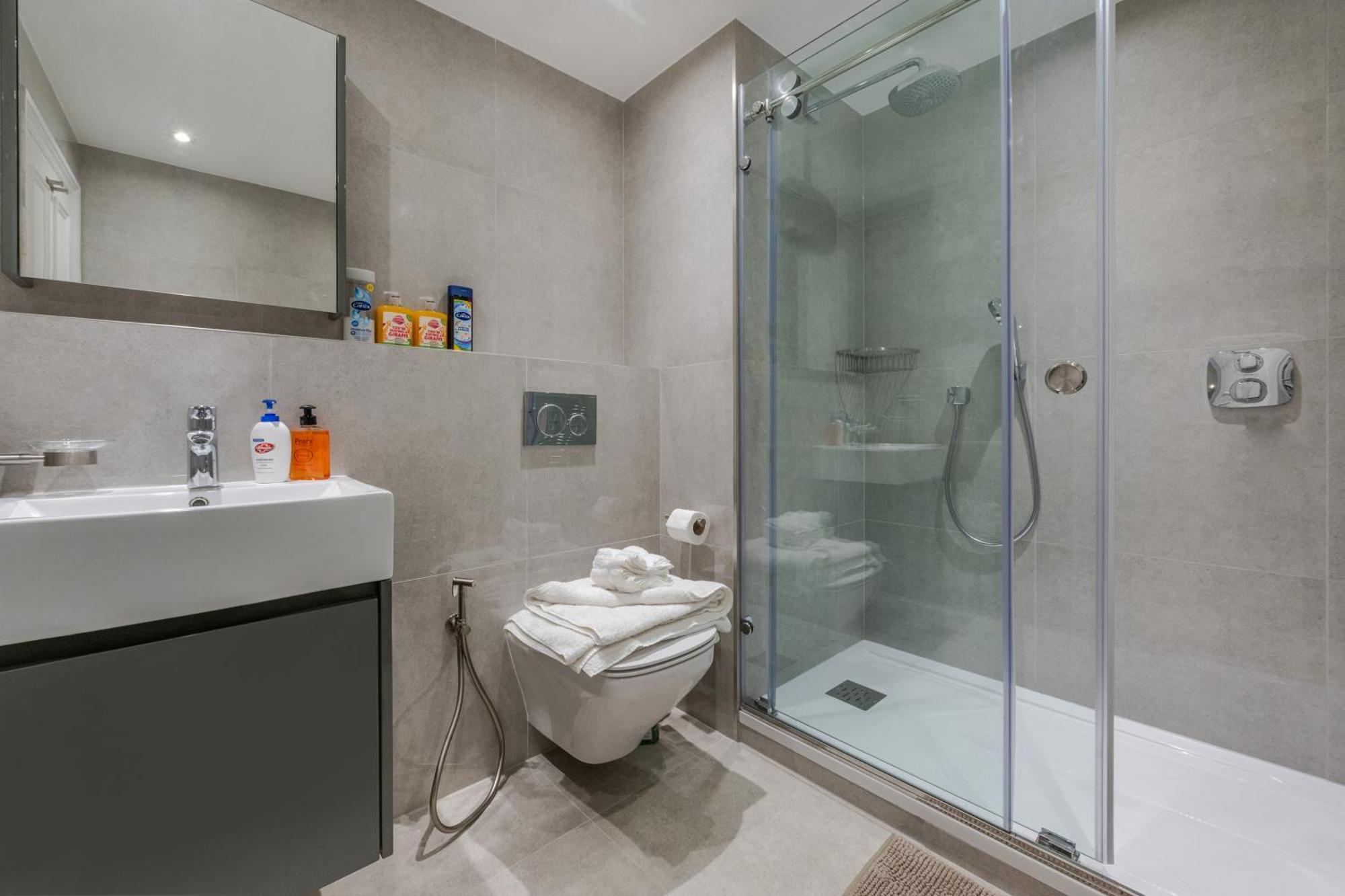 Chic 3 Bedroom 2 Bathroom Luxury Living 7hs Appartement Londen