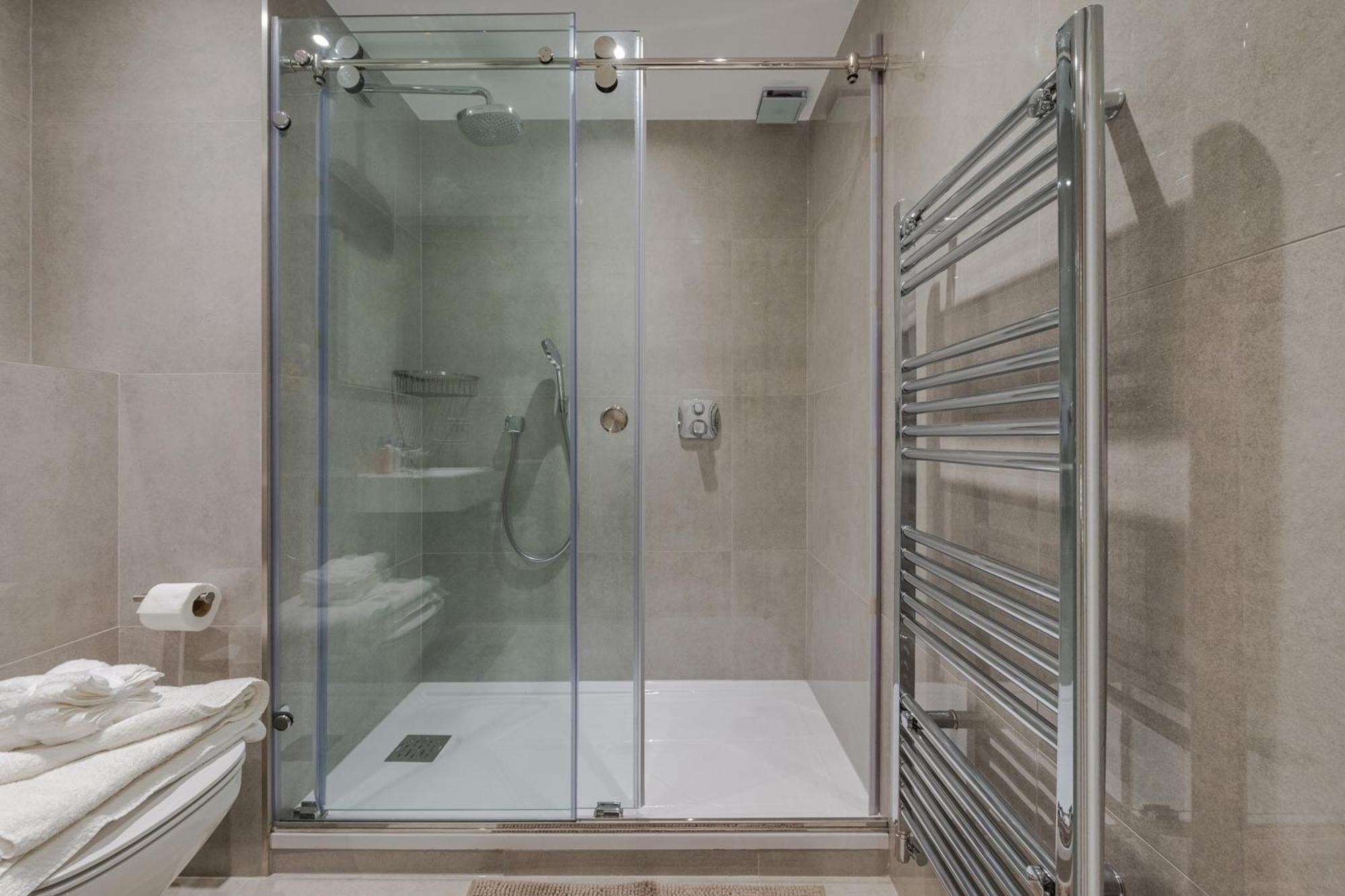 Chic 3 Bedroom 2 Bathroom Luxury Living 7hs Appartement
