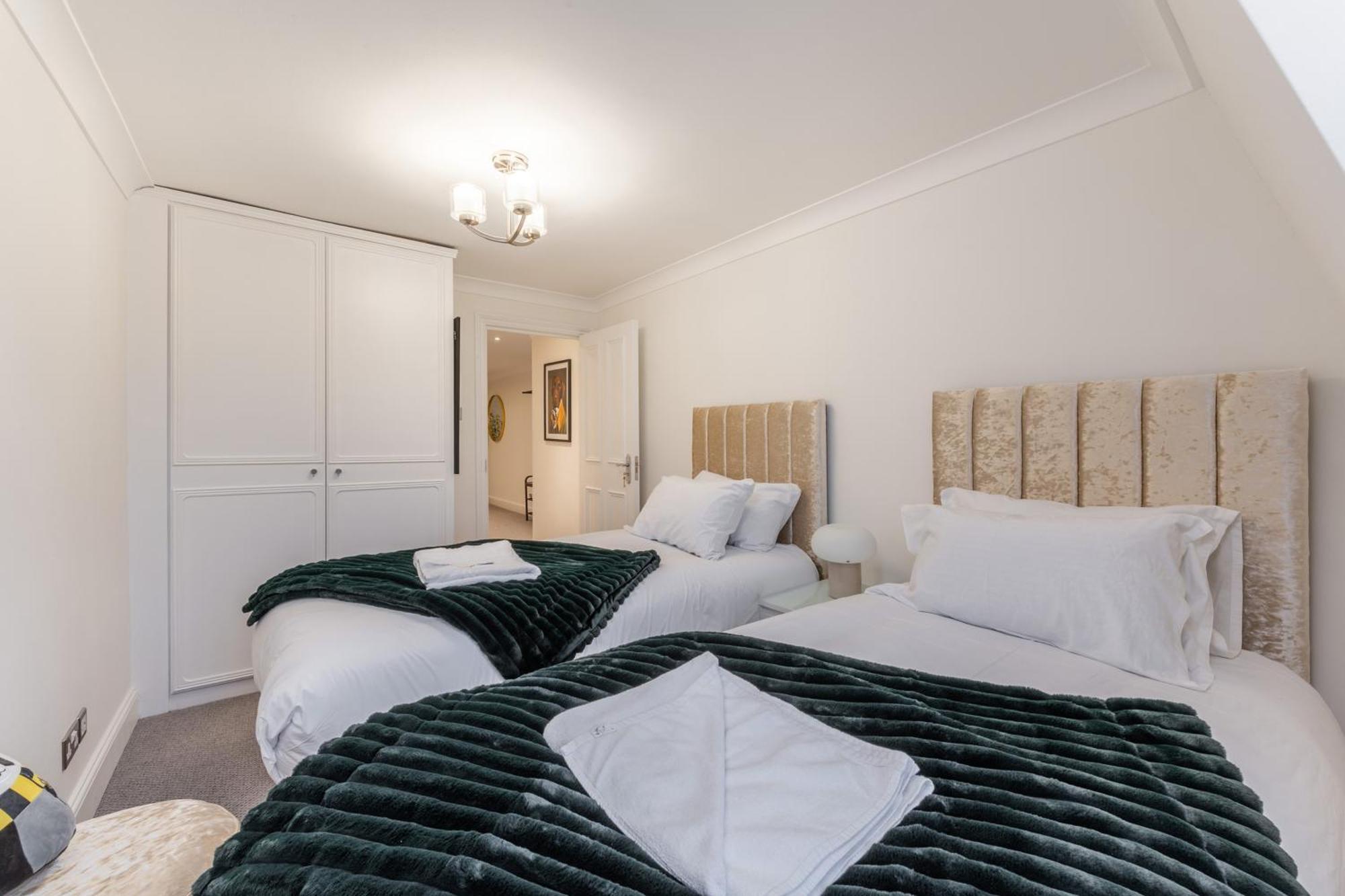 Chic 3 Bedroom 2 Bathroom Luxury Living 7hs * Londen