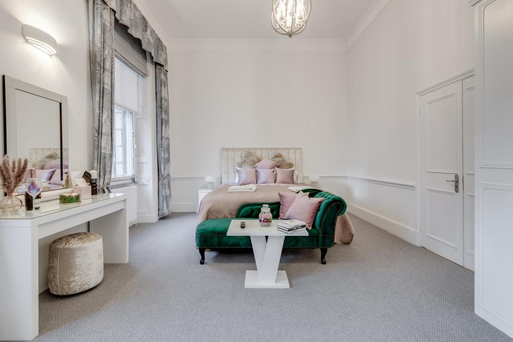 Stylish 3 Bedroom Luxury In Harley Street - 3hs *