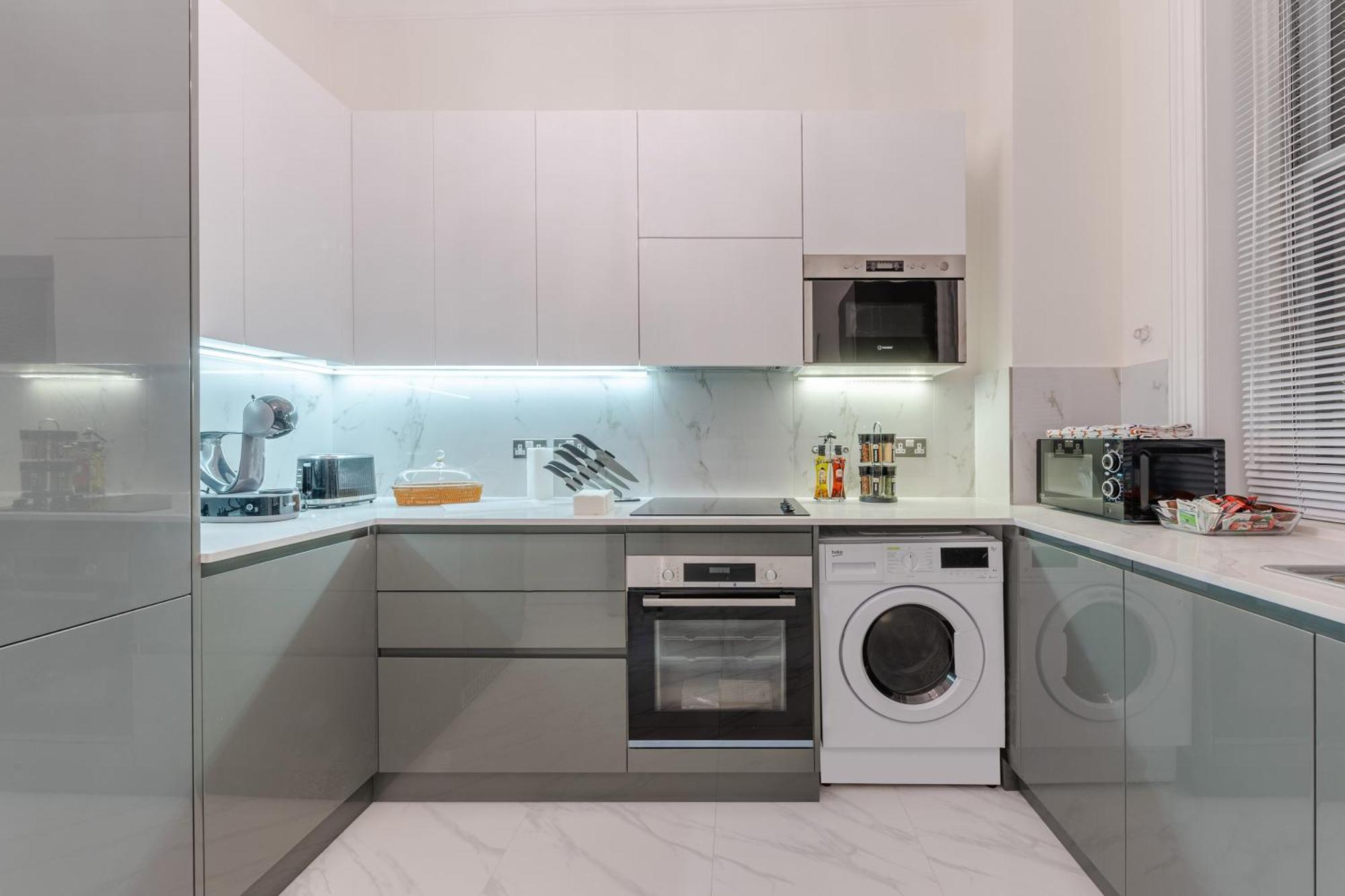 5h Modern Elegance 1-bedroom Living In Apartment *