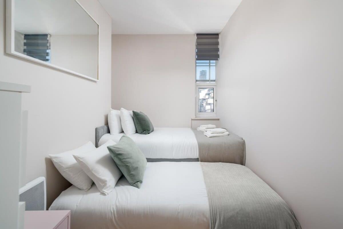 City Of Lovely Two Bedroom Leilighet London