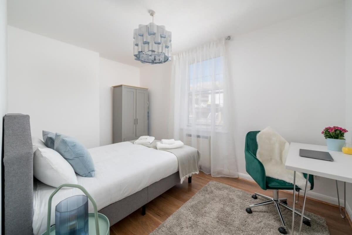 City Of Lovely Two Bedroom Leilighet London