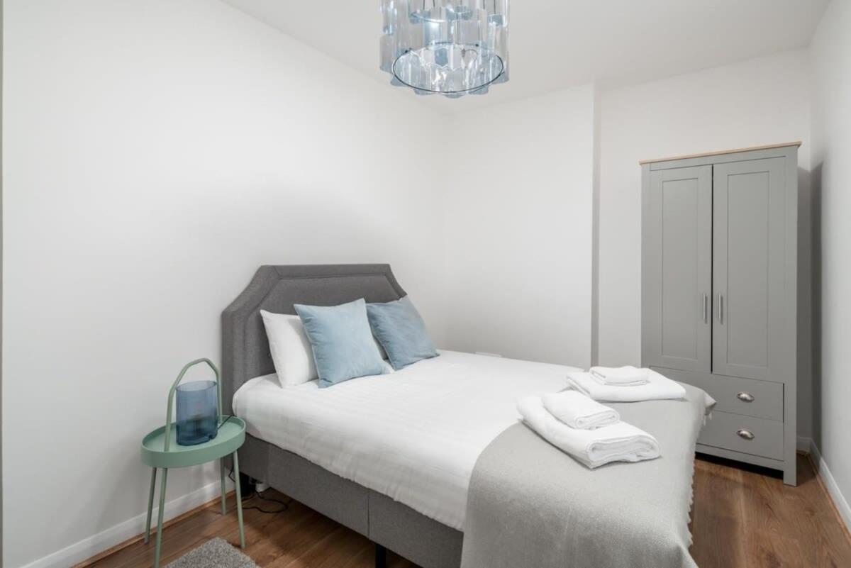City Of Lovely Two Bedroom *