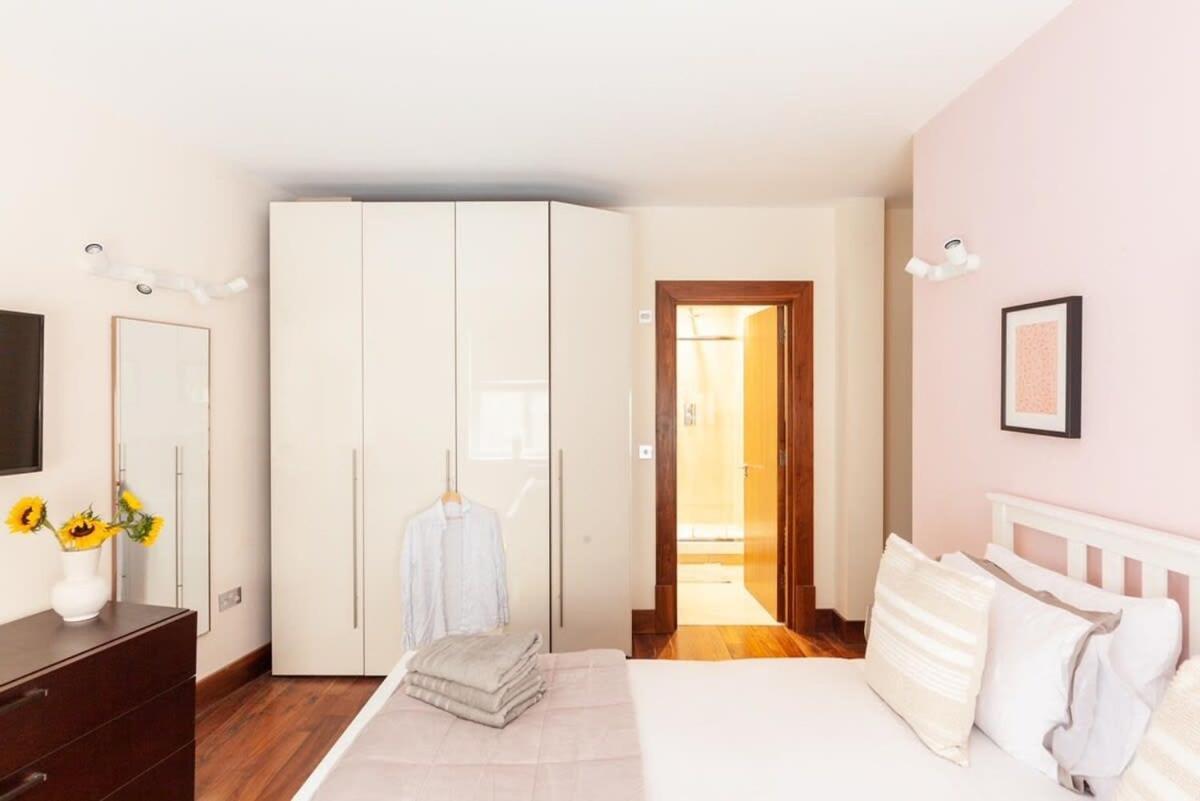 Appartement Modern And Comfortable Air-conditioned 2br Flat Londen