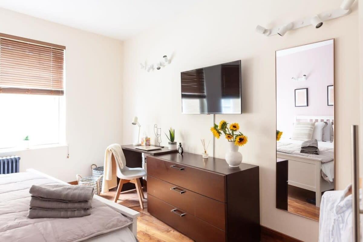 Appartement Modern And Comfortable Air-conditioned 2br Flat Londen