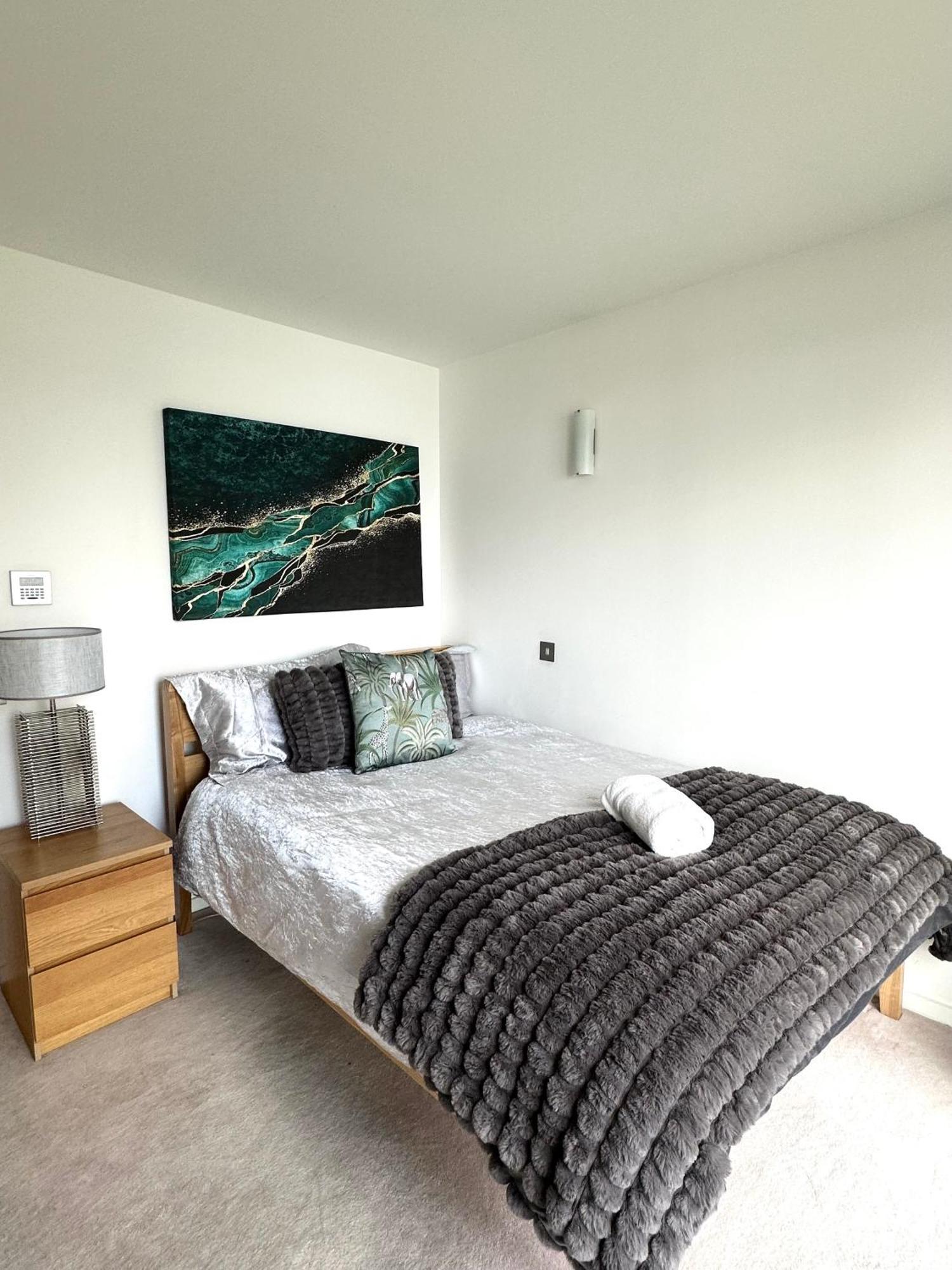 Luxury In Canary Wharf Apartment